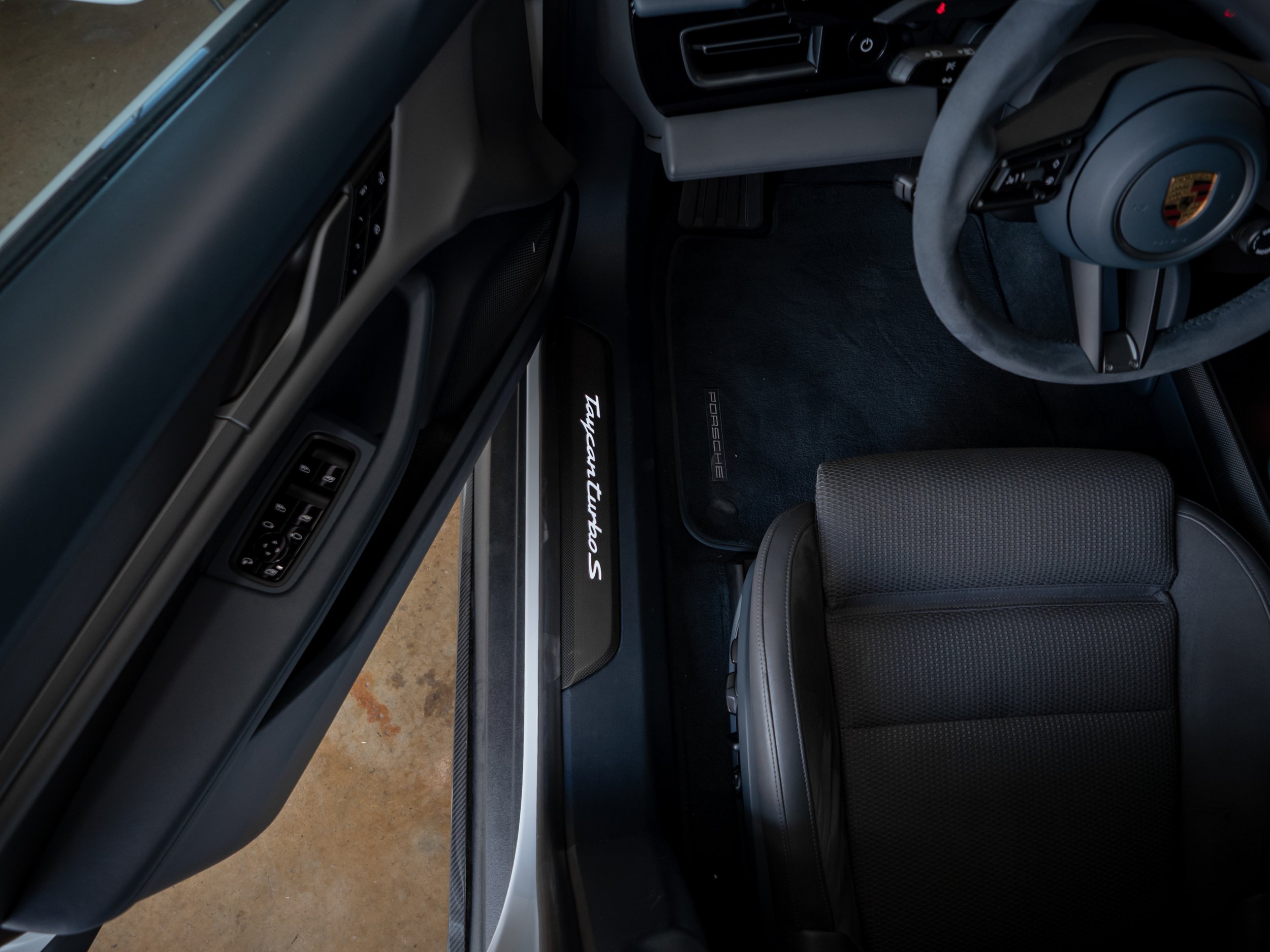 Porsche Taycan-17.jpg