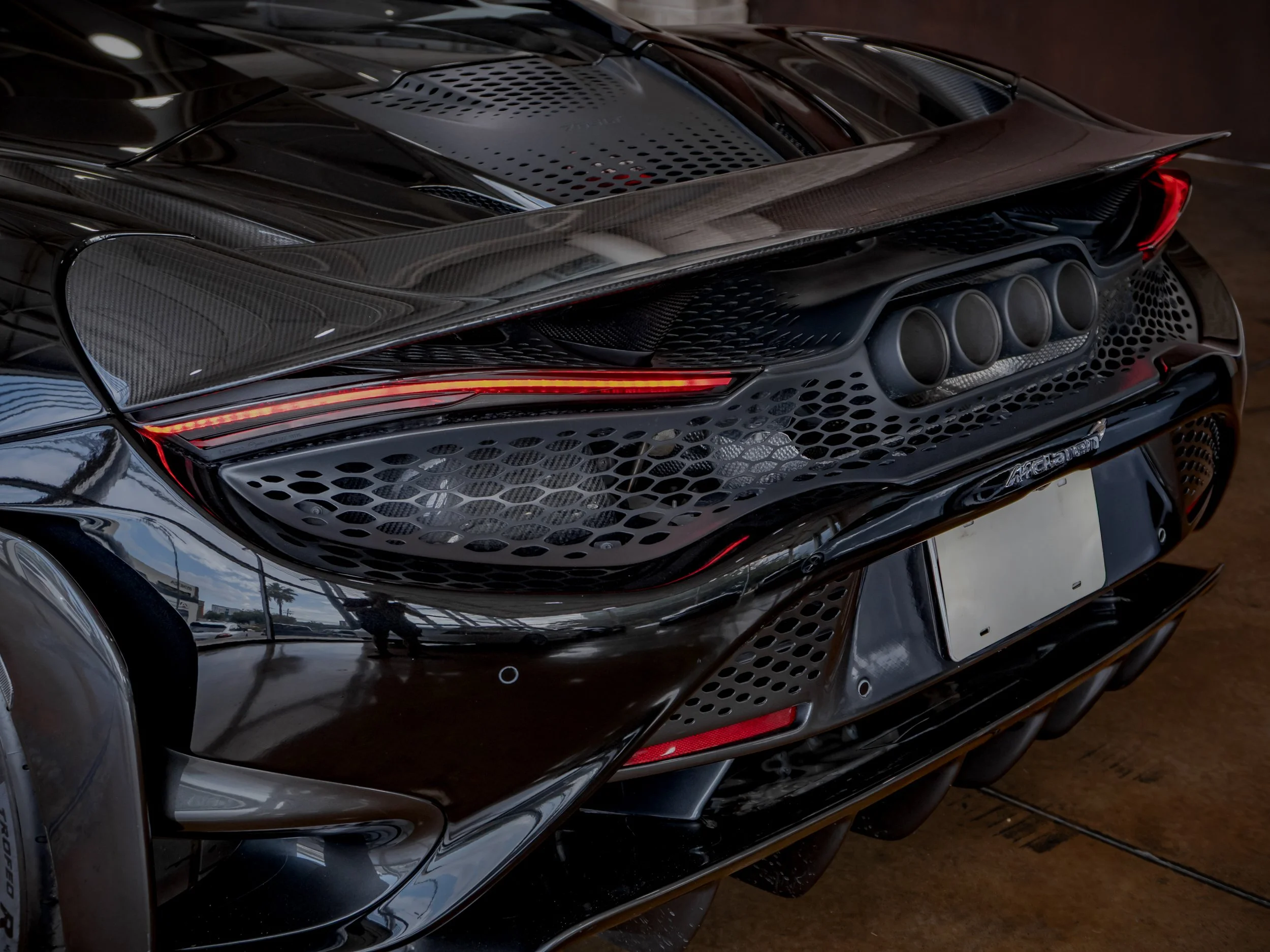 McLaren 765LT-25.jpg