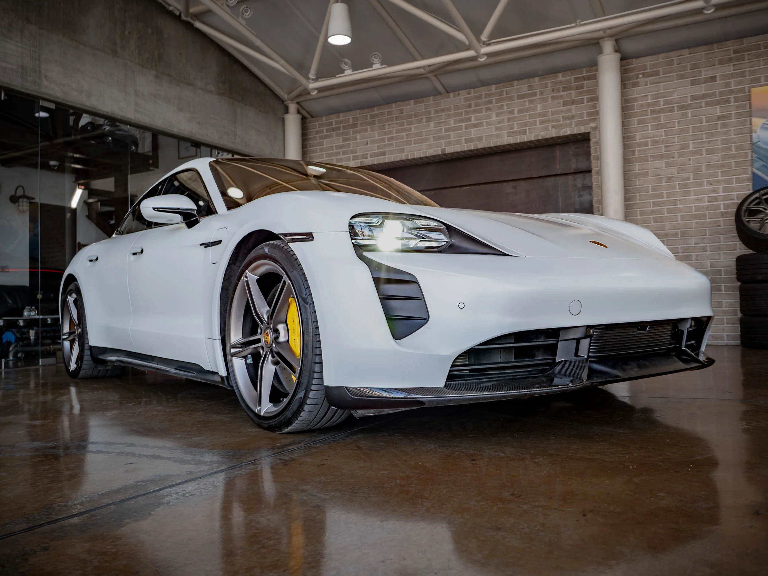 Porsche Taycan-2.jpg