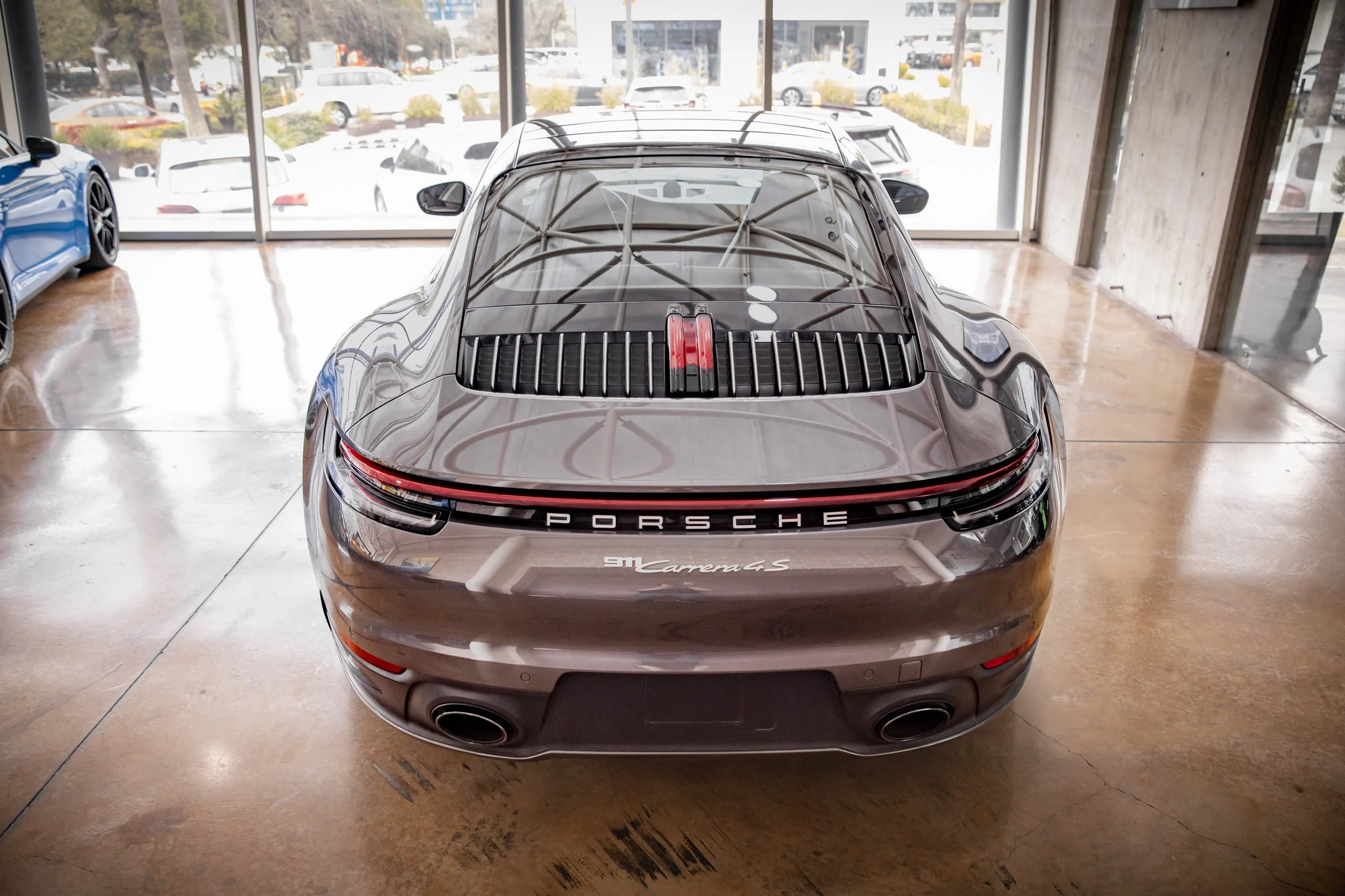 Porsche 911 Carrera-14.jpg