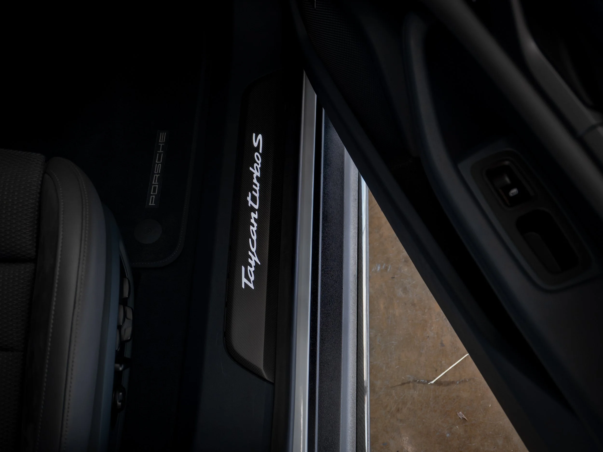 Porsche Taycan-7.jpg