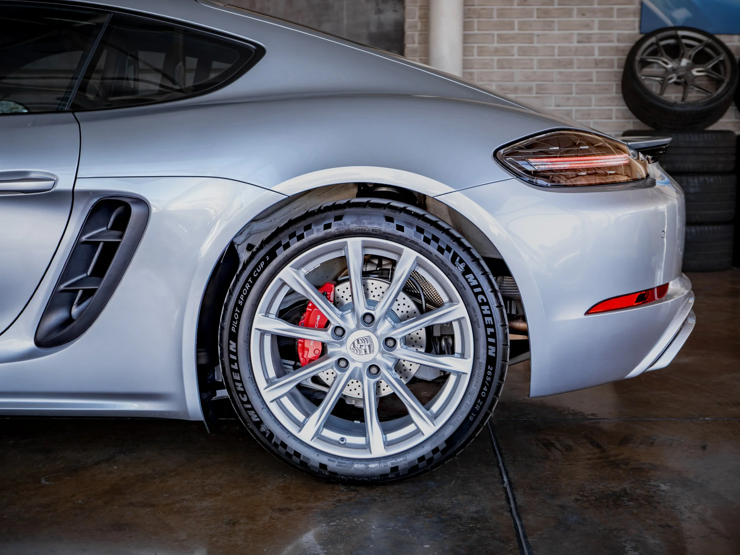 Porsche Cayman-18.jpg