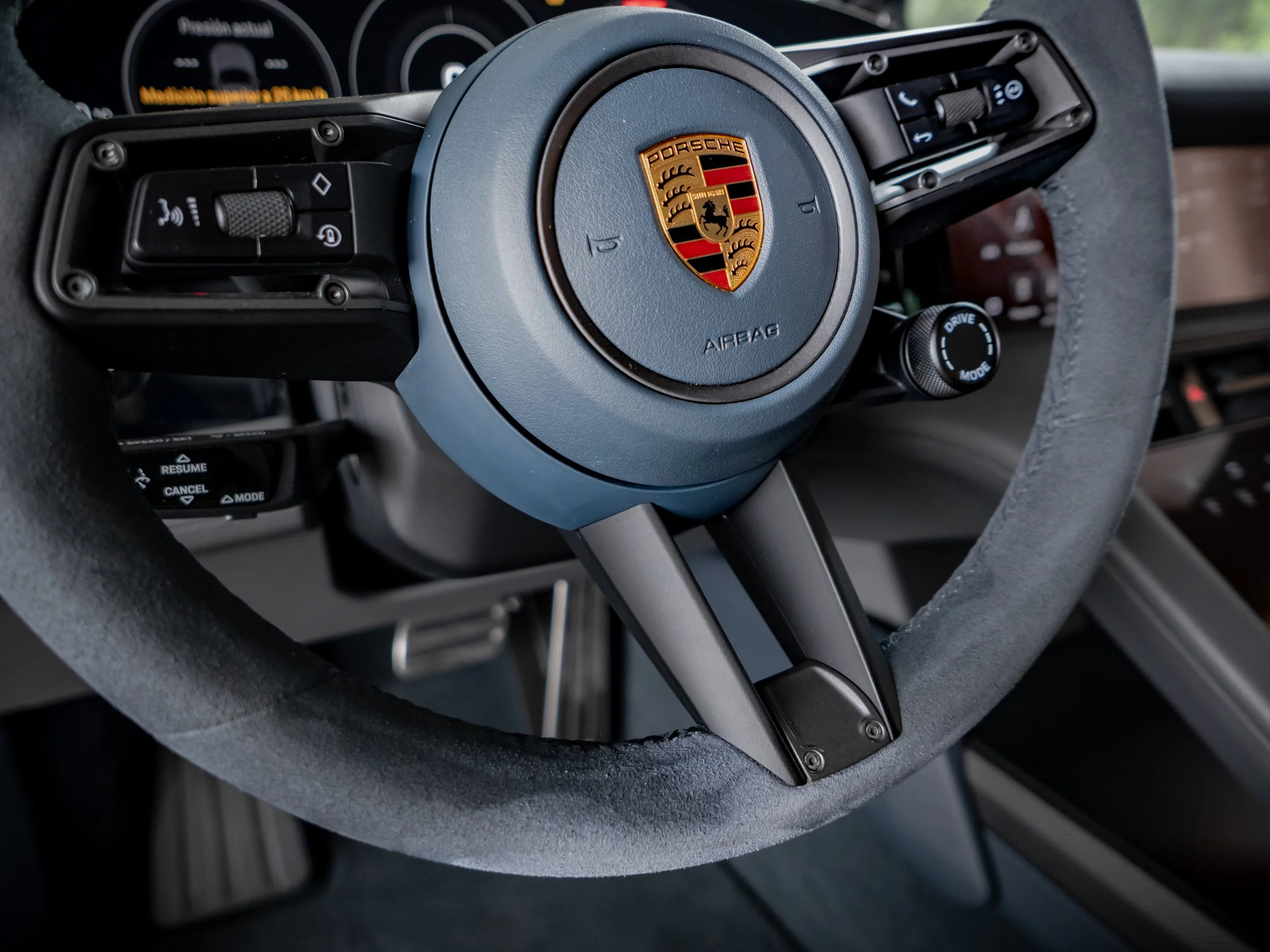 Porsche Taycan-25.jpg