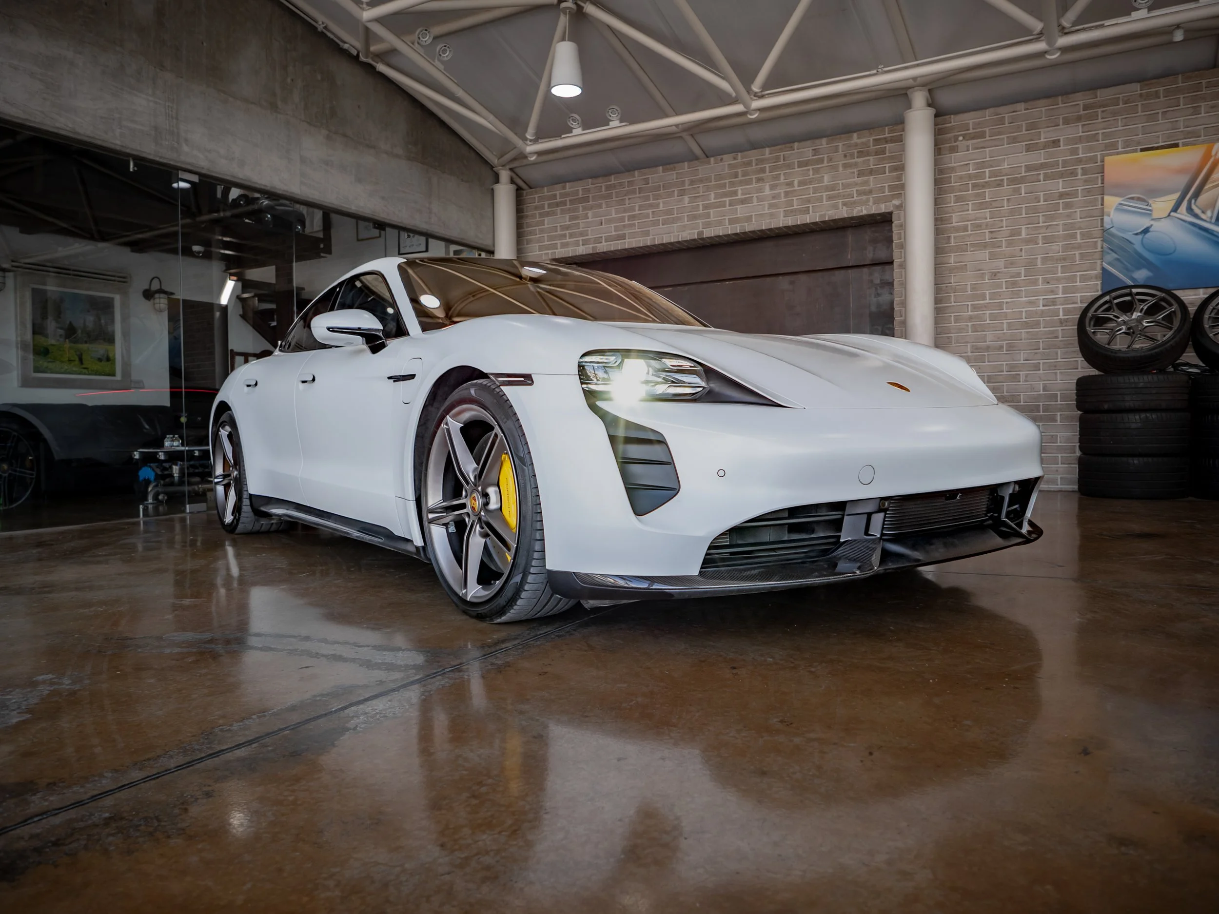 Porsche Taycan-1.jpg