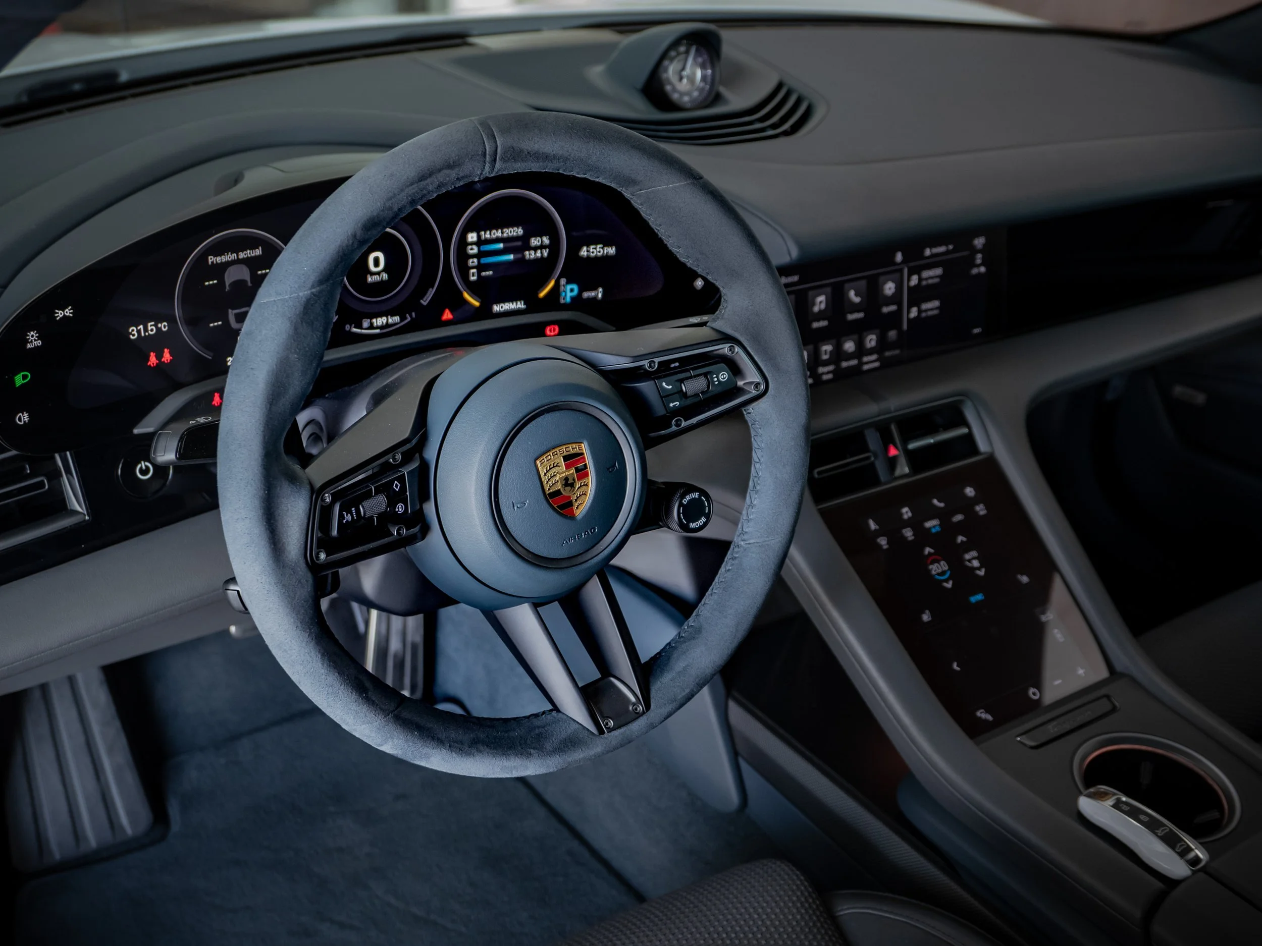 Porsche Taycan-18.jpg