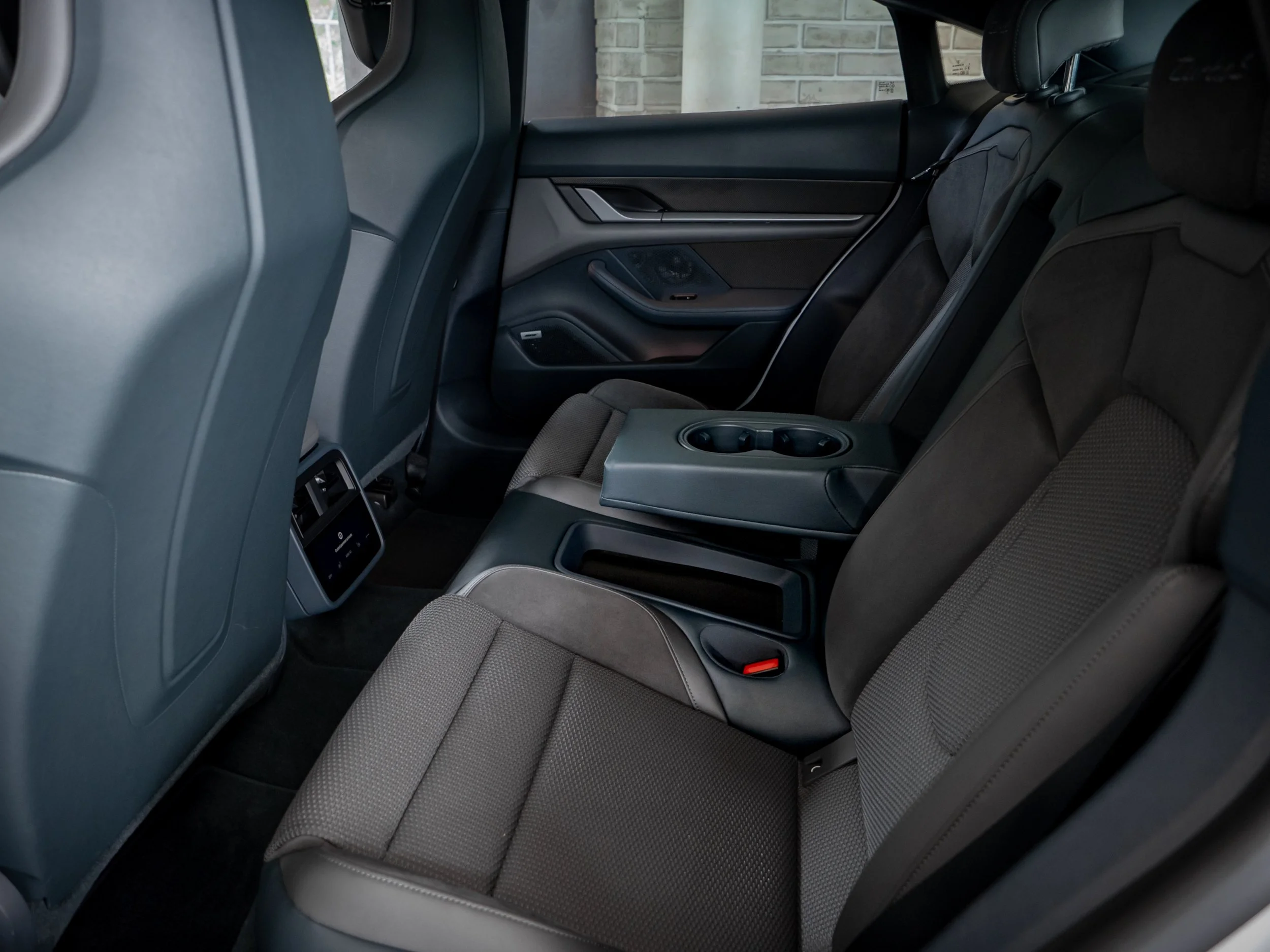 Porsche Taycan-29.jpg