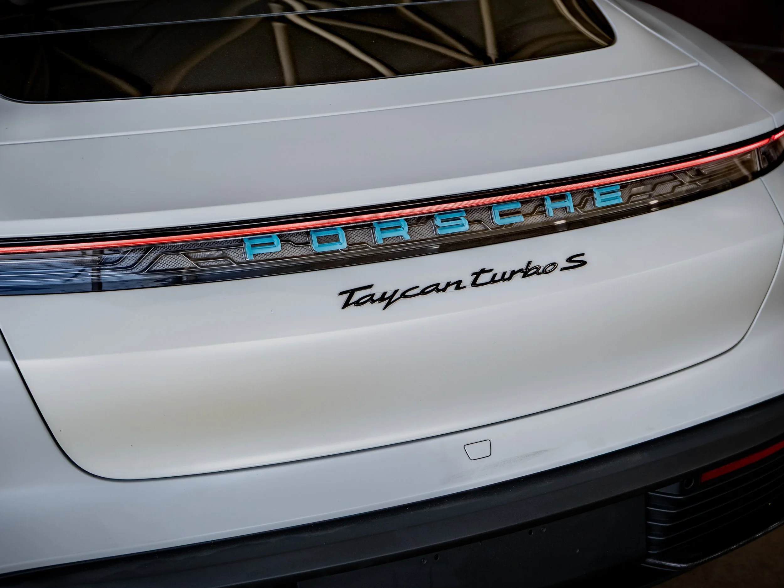 Porsche Taycan-15.jpg