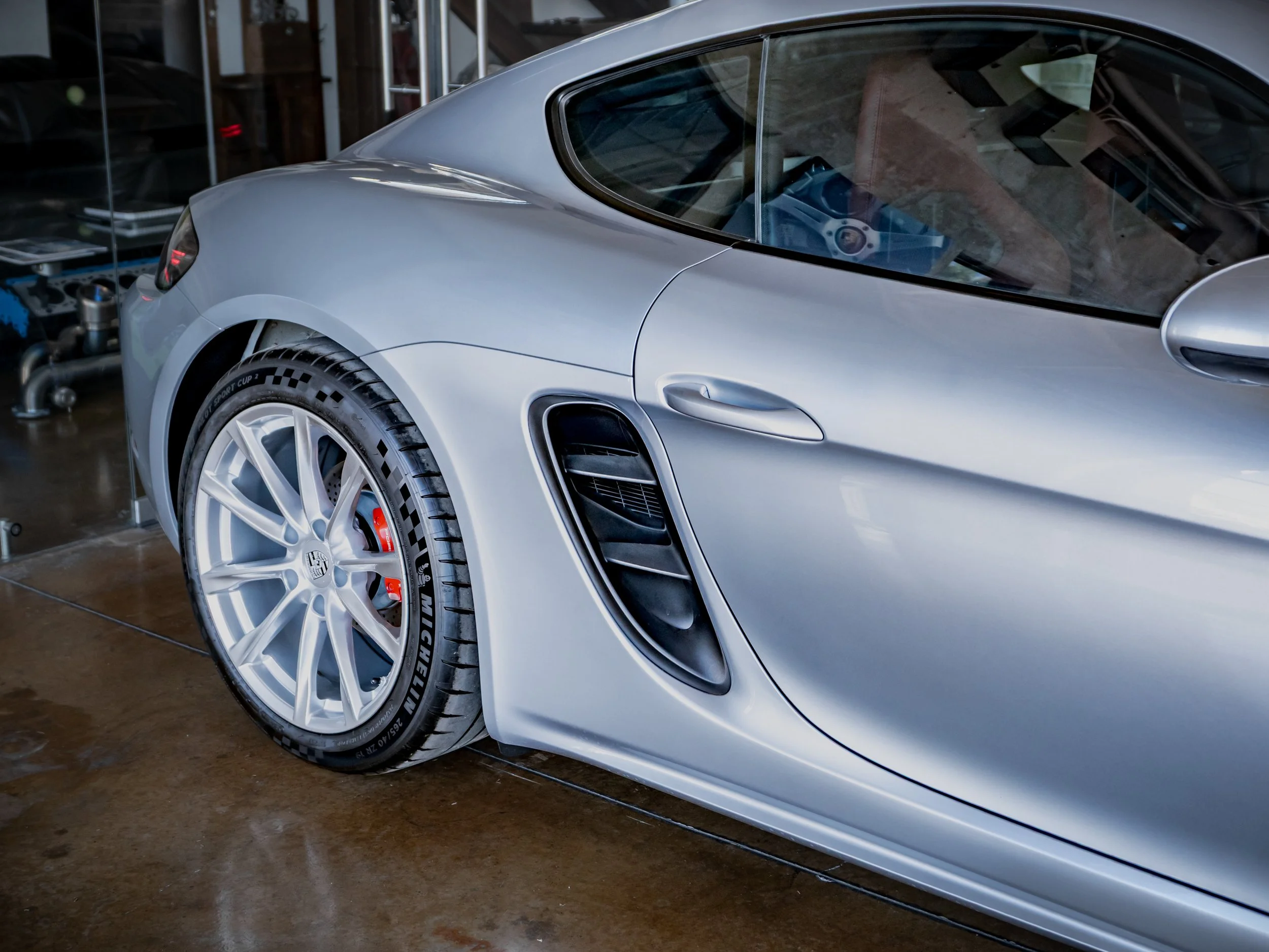 Porsche Cayman-6.jpg