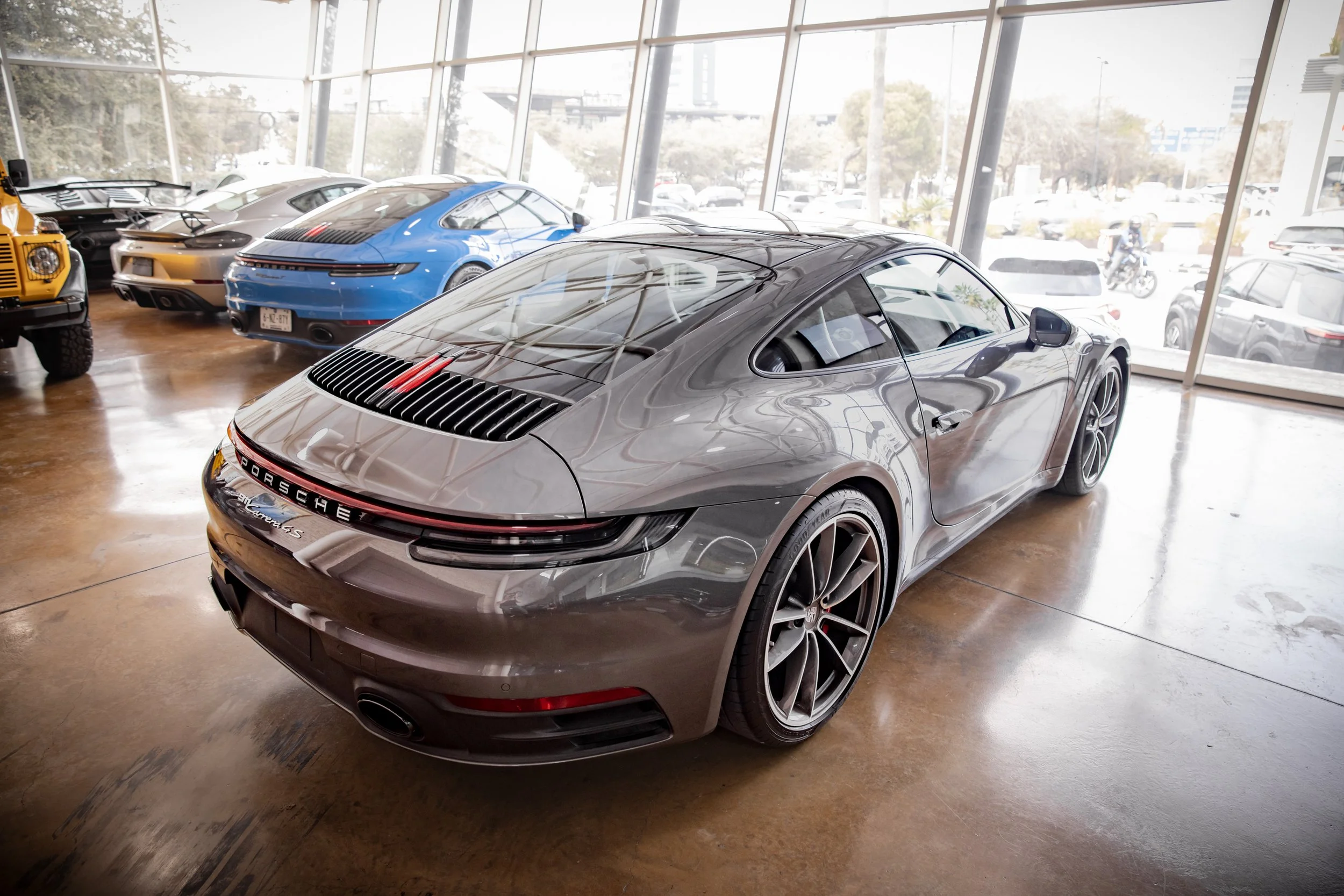 Porsche 911 Carrera-21.jpg