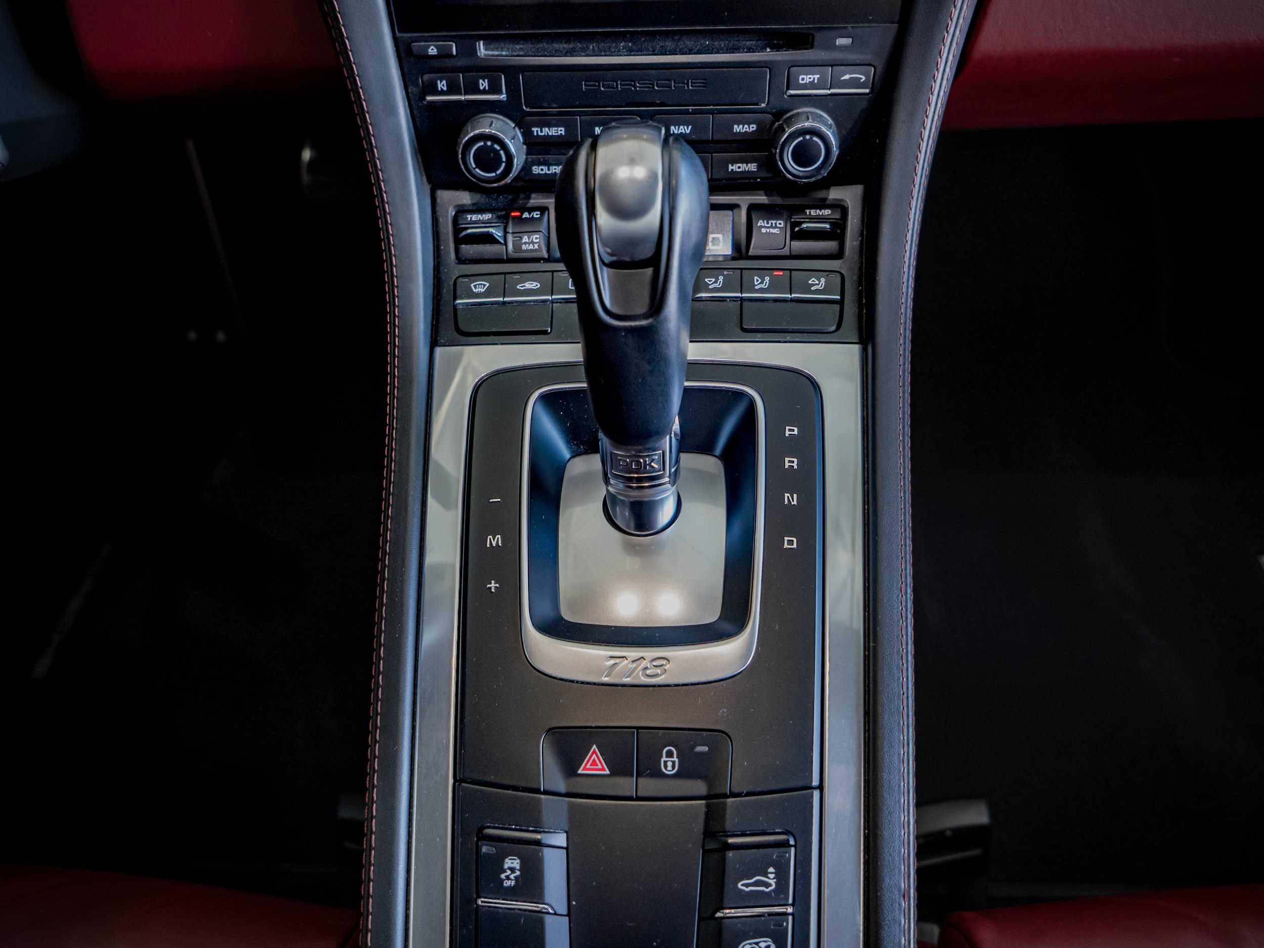 Porsche Cayman-12.jpg