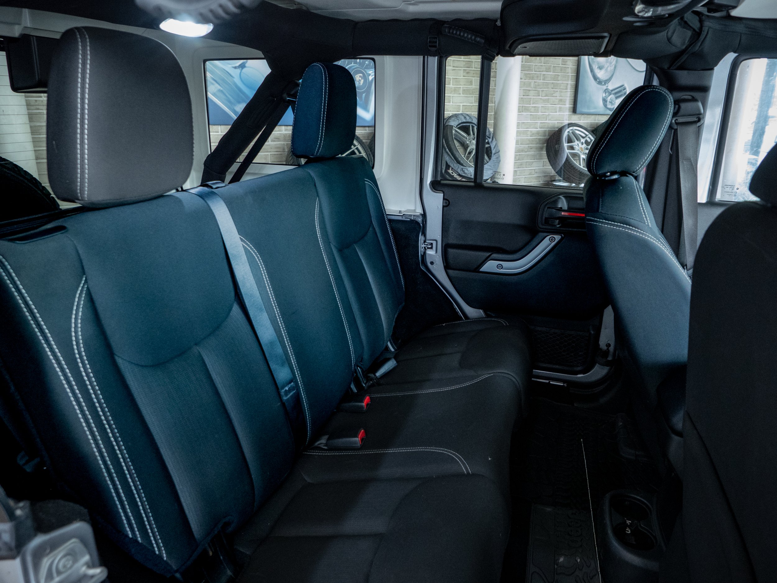 Jeep Rubicon-10.jpg