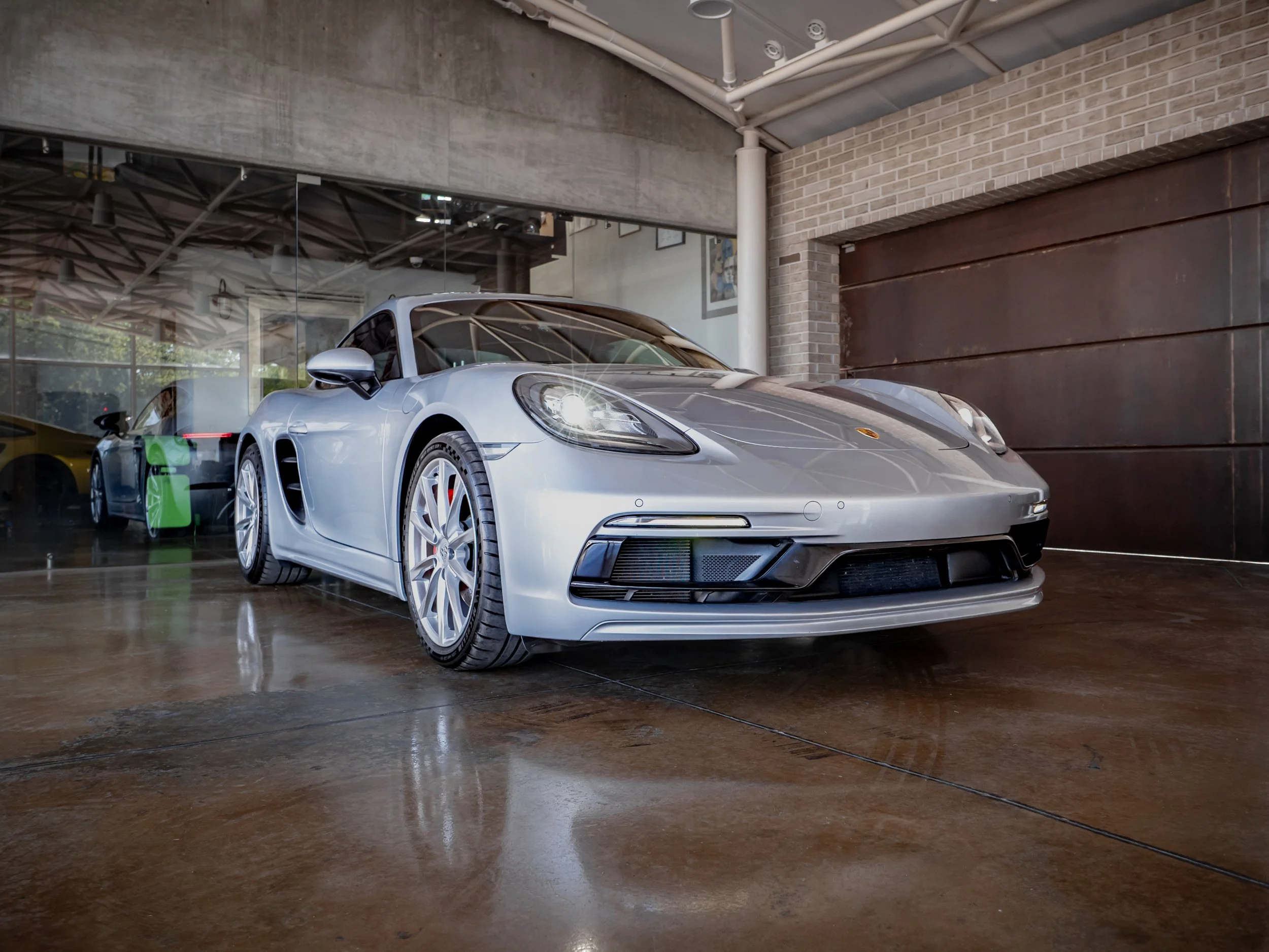 Porsche Cayman-1.jpg