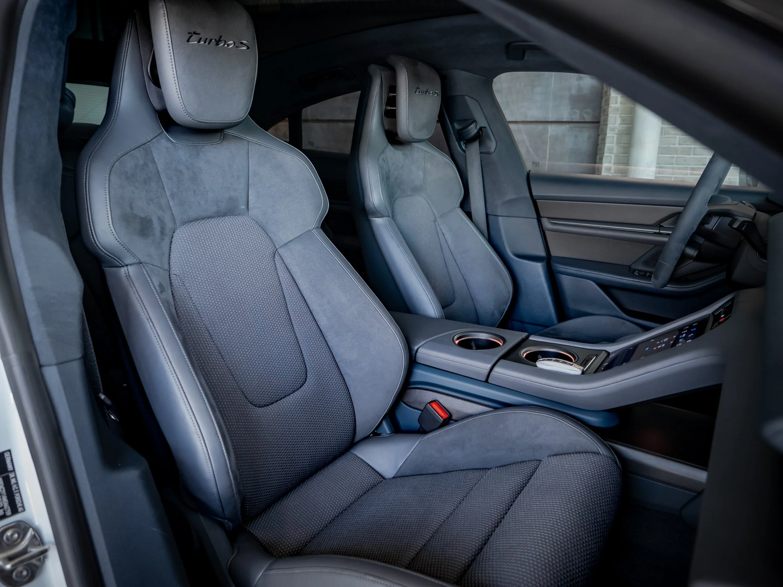 Porsche Taycan-6.jpg