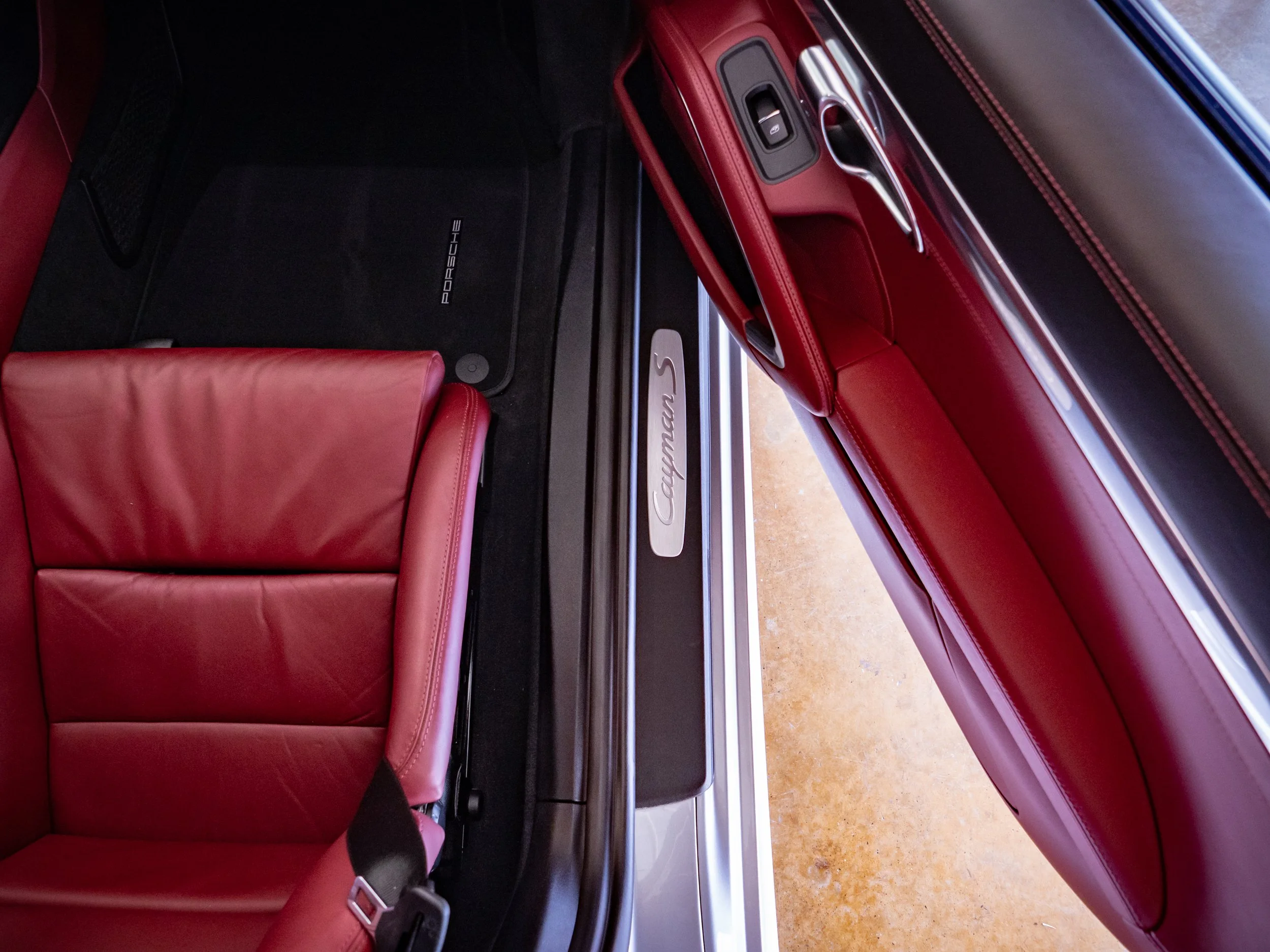 Porsche Cayman-11.jpg