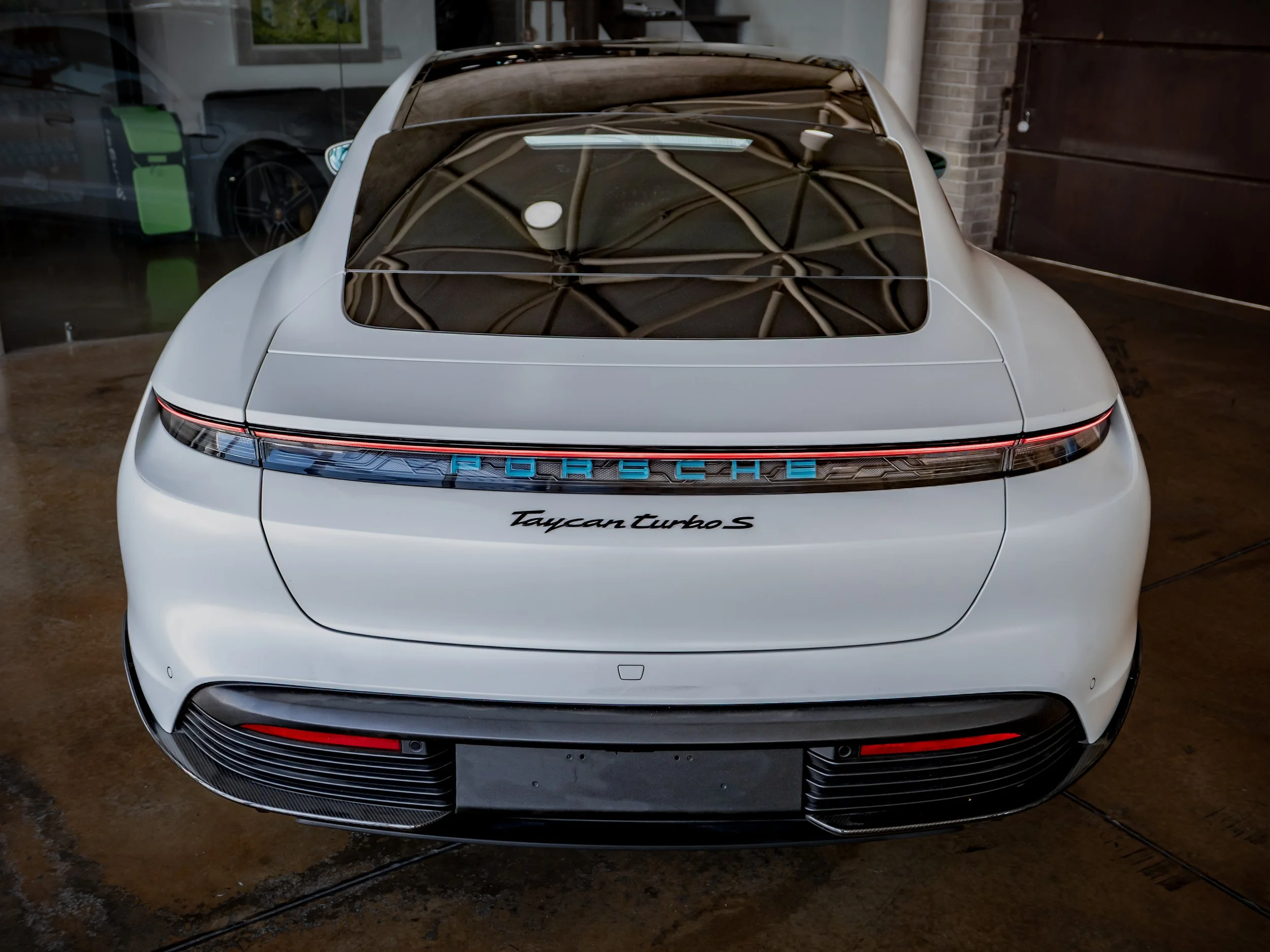Porsche Taycan-14.jpg