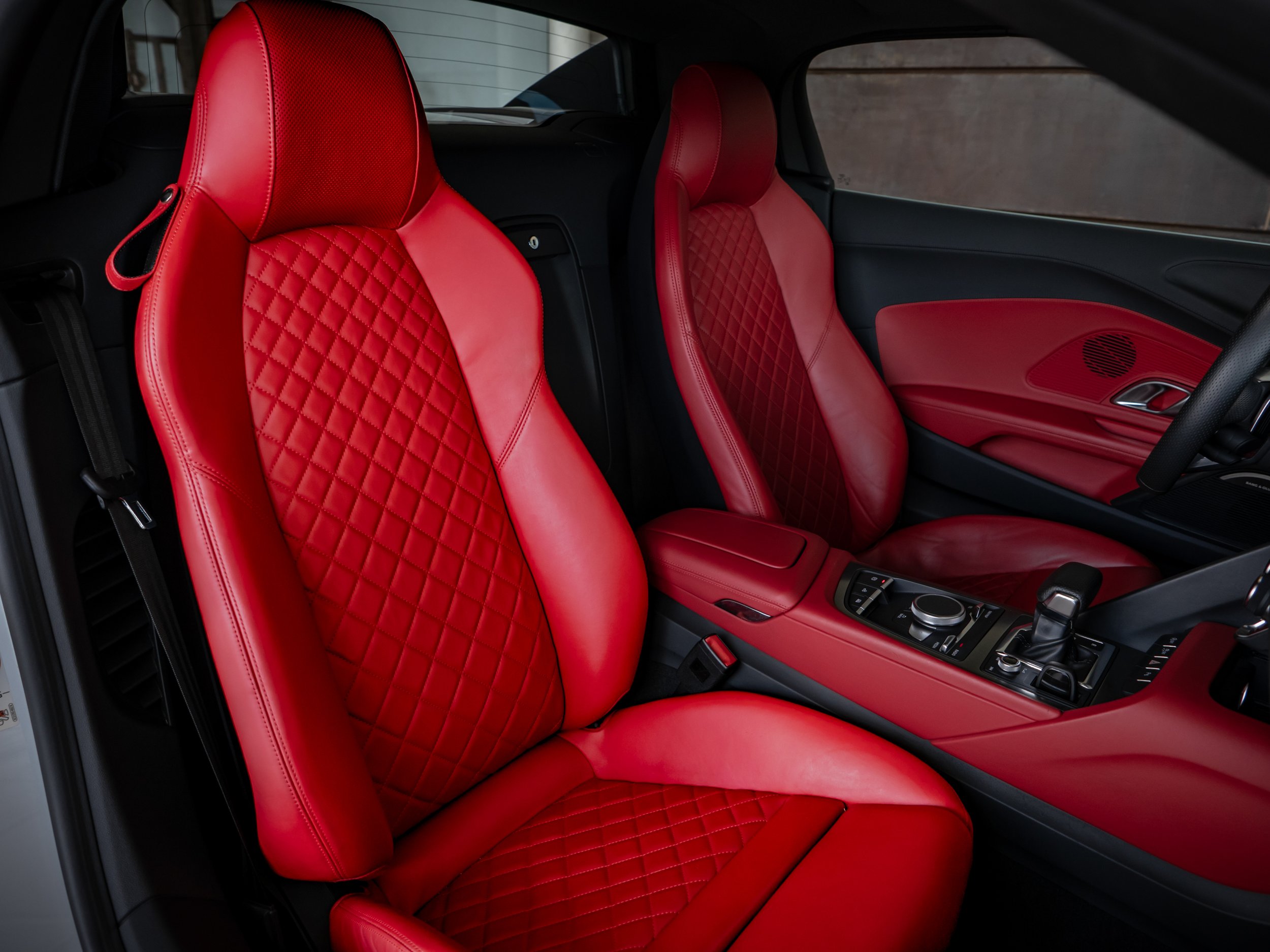 Audi R8-12.jpg