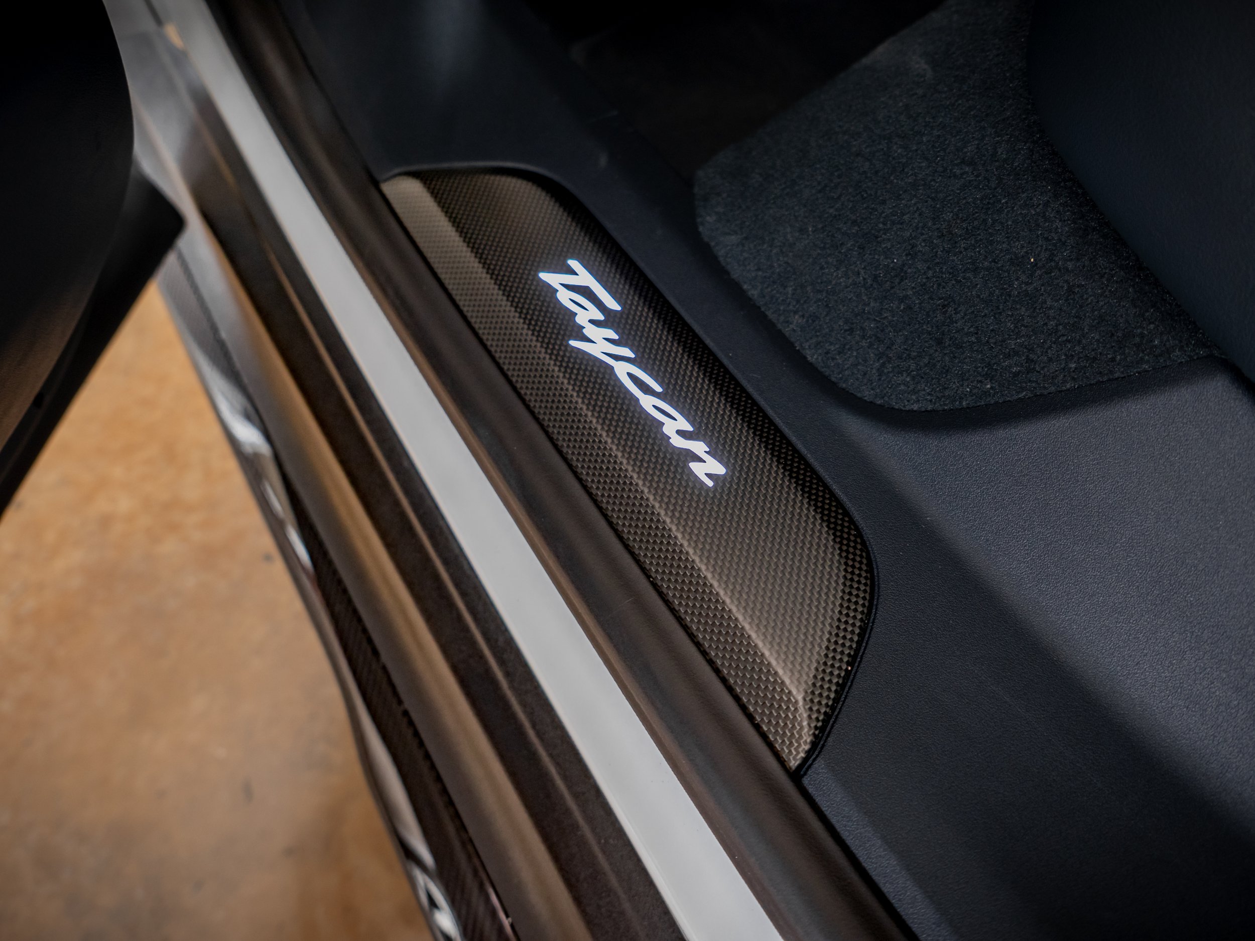 Porsche Taycan-28.jpg