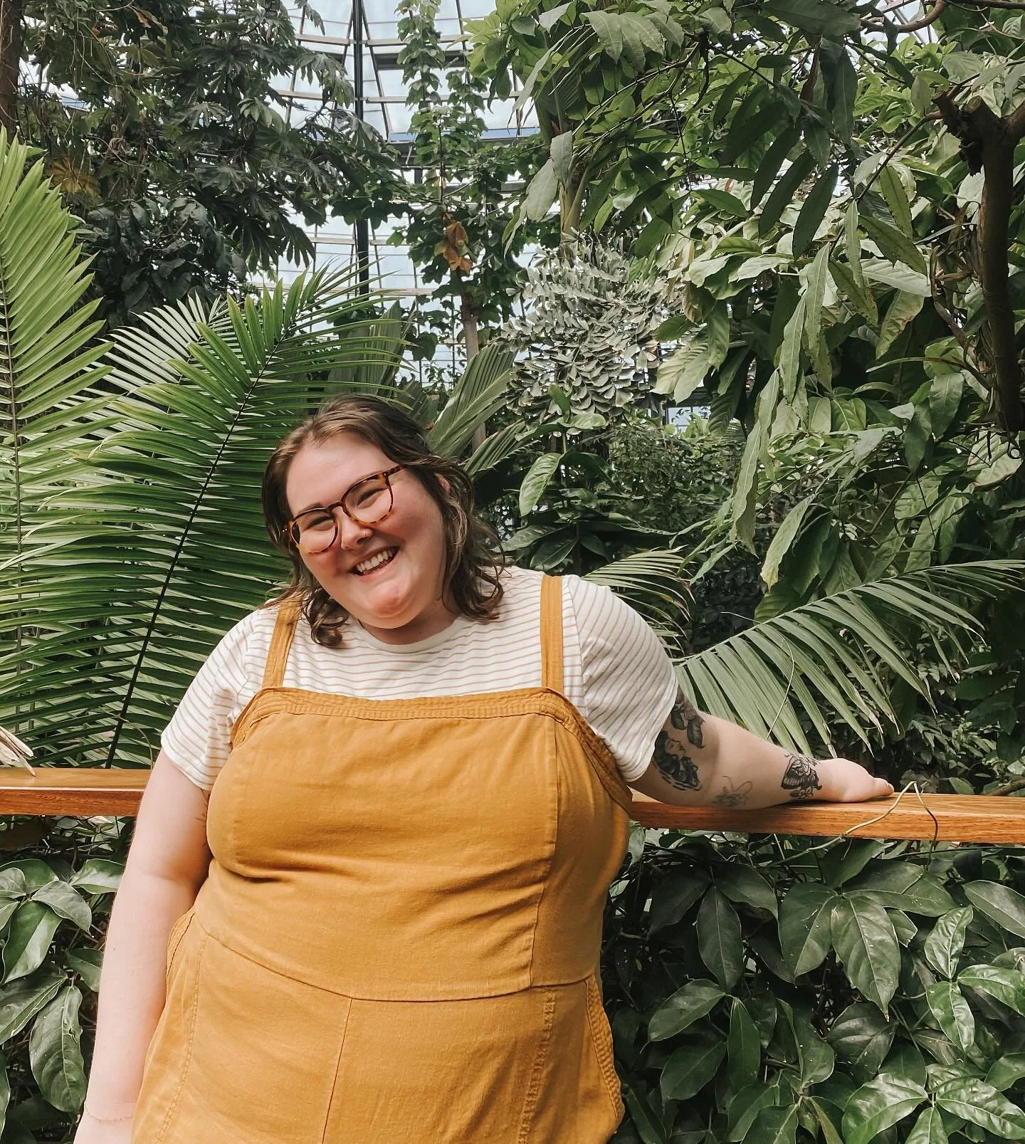 Helloooooo! I&rsquo;ve taken some pressure off of posting here so frequently, and thought it may be time to introduce myself to all the new faces! 

✨ I&rsquo;m Steph! I&rsquo;m a LMFT in California. I&rsquo;m happy you&rsquo;re in my little corner o