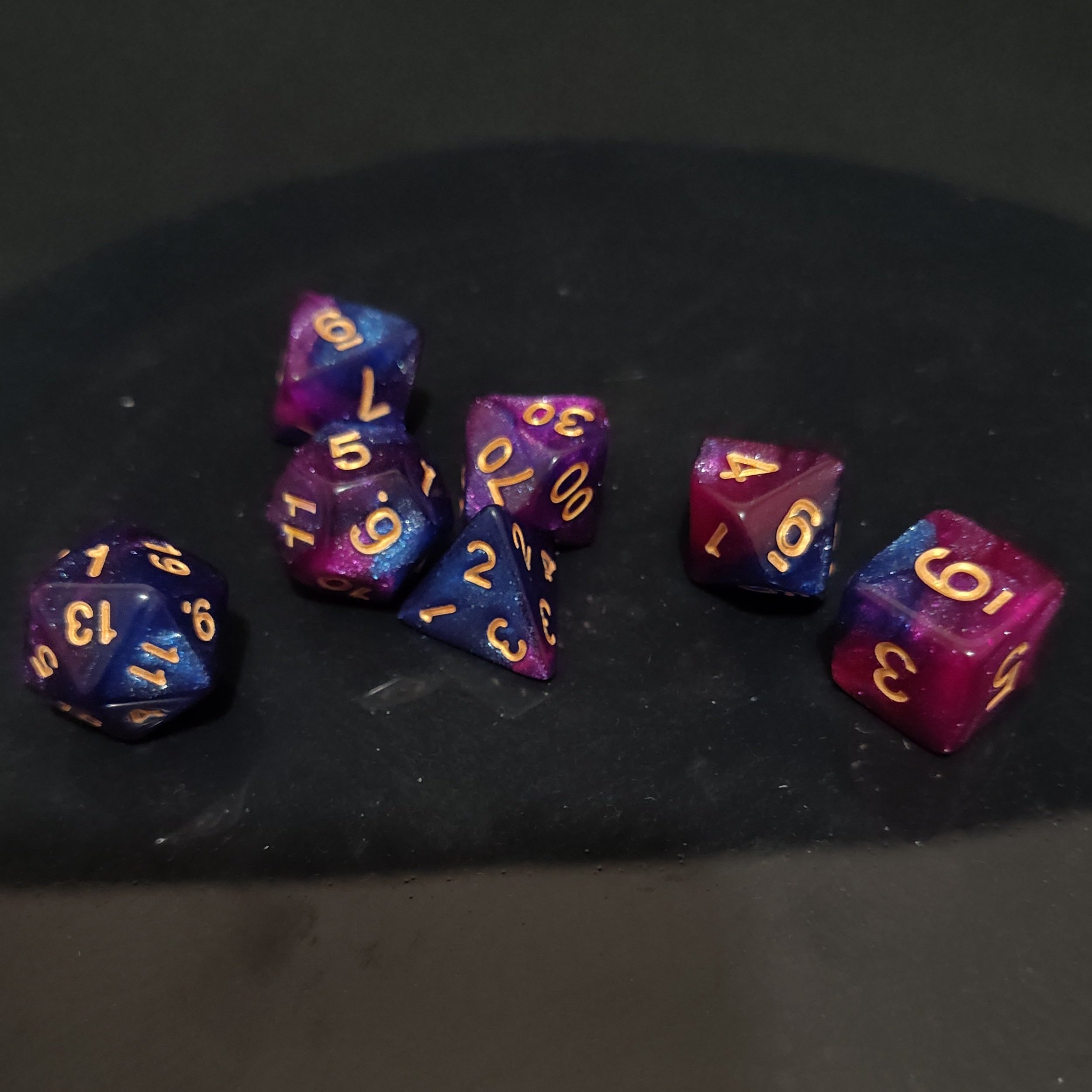 phantom-purple-dice-set-dnd-pathfinder-side.jpg