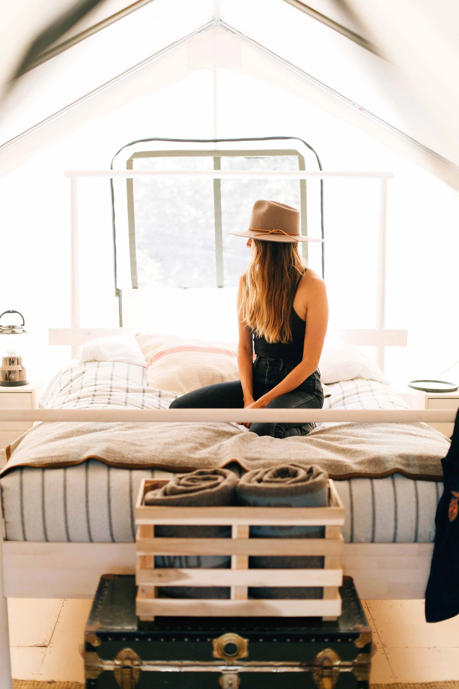 Comfortable glamping accommodations in Mendocino with heated beds, luxury bathhouses, and hot showers.