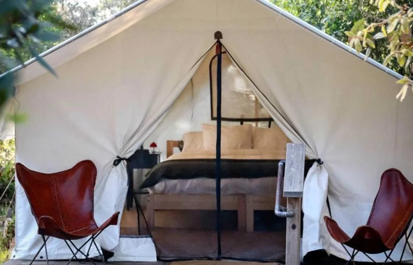 Glamping in Mendocino, California - Big beautiful tent with heated bed