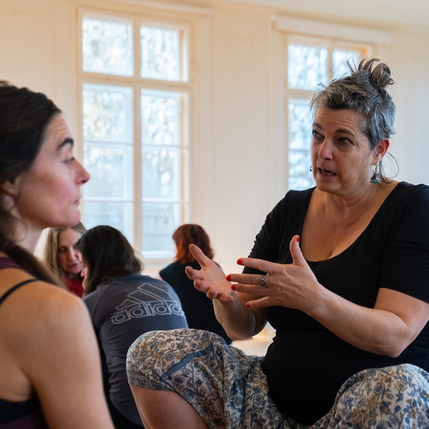 ✨ AKADEMIE F&Uuml;R STIMME, 
K&Ouml;RPER UND IMPROVISATION
Einzelsessions Stimmenfeuer&reg; in Trogen AR ✨

Wenn dein Herz schmerzt, das Leben stockt oder du dich in alten Mustern verlierst &ndash;
halte inne und lausche deiner inneren Stimme. 💫
Ich