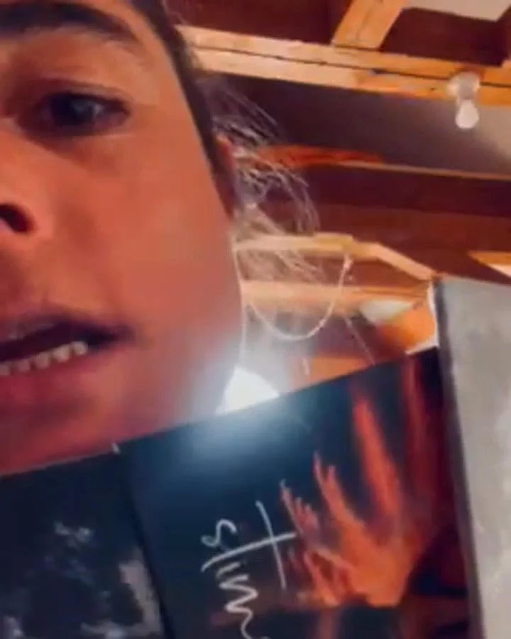 ✨ Ein Geschenk, das wirkt. F&uuml;r dich und Menschen, die dir am Herzen liegen. ✨ 

Die Stimmenfeuer PURA Vinyl oder die CD-Alben Celebrao, Danza oder Pura bringen klare, unverf&auml;lschte Stimmenfeuer-Musik &ndash; aus goldigsten Musik-Improvisati