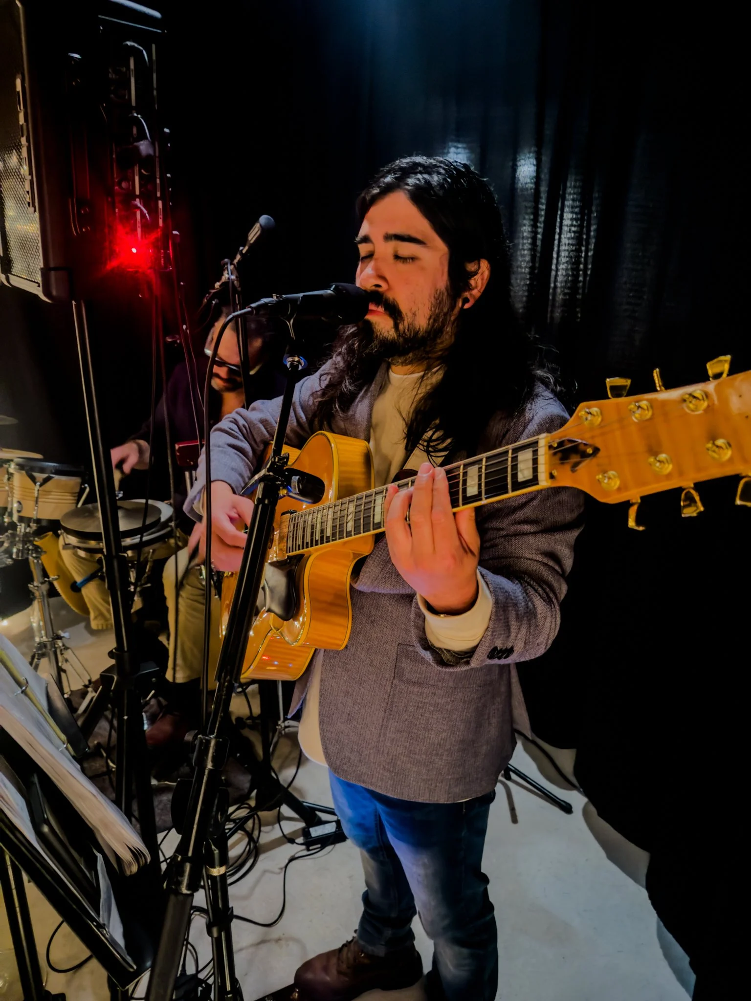 Alex Andurs on Guitar