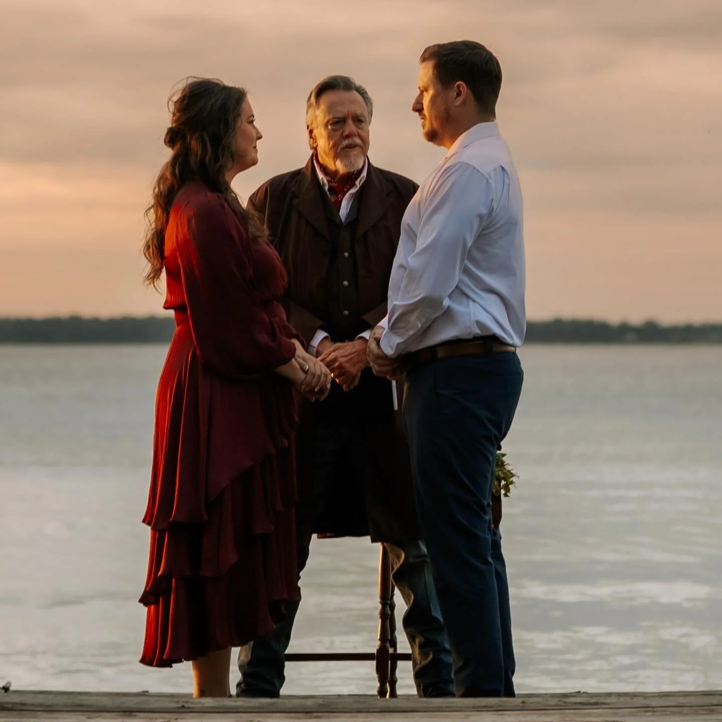 What a special weekend💕 We got to celebrate the close of one chapter and the start of a new one! Friday was not only our 10 year wedding anniversary, but also the day Johnny graduated from Universal Technical Institute. 

As we walk through the firs