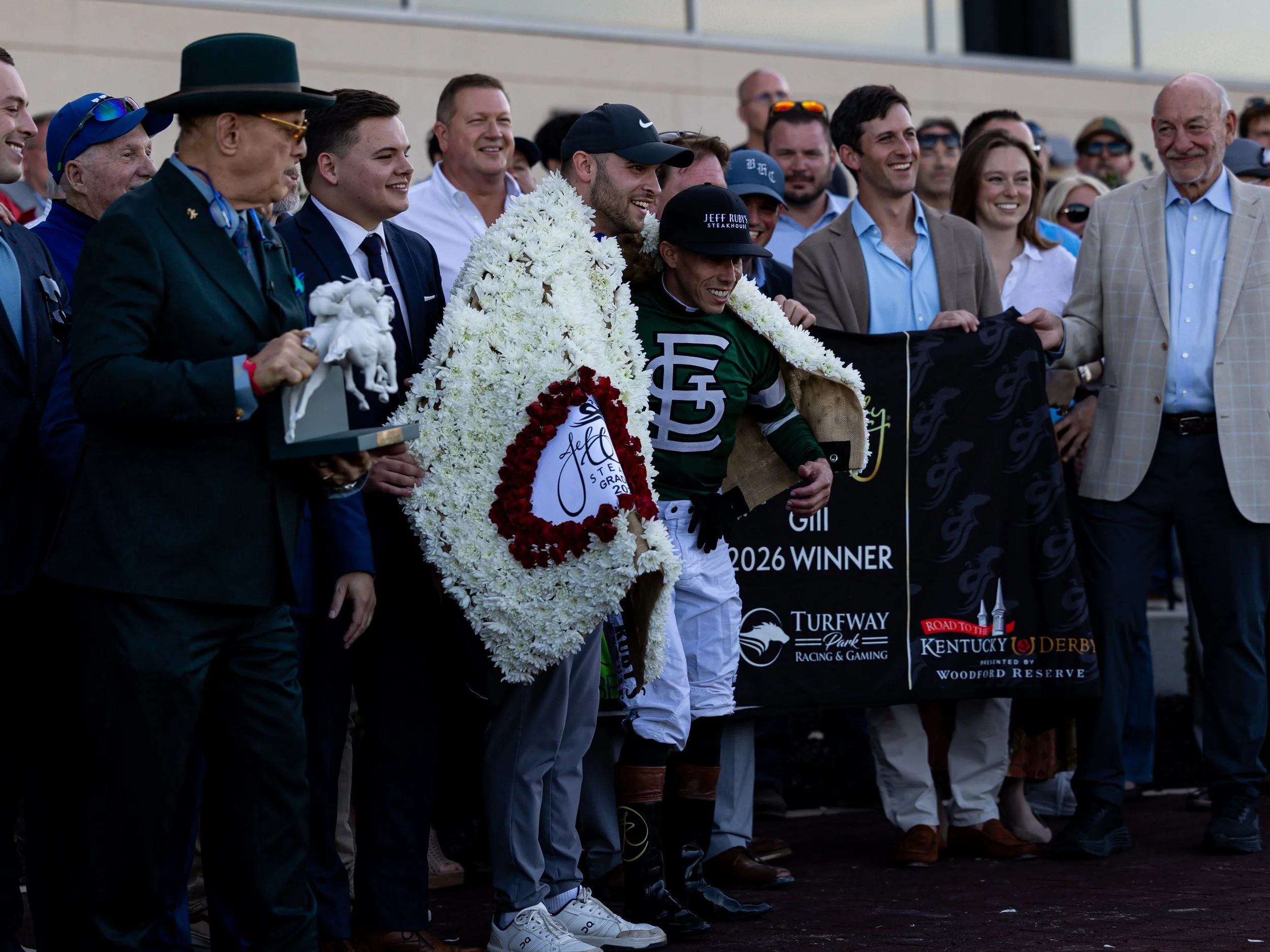 Fulleffort - Winners Circle 05.jpg