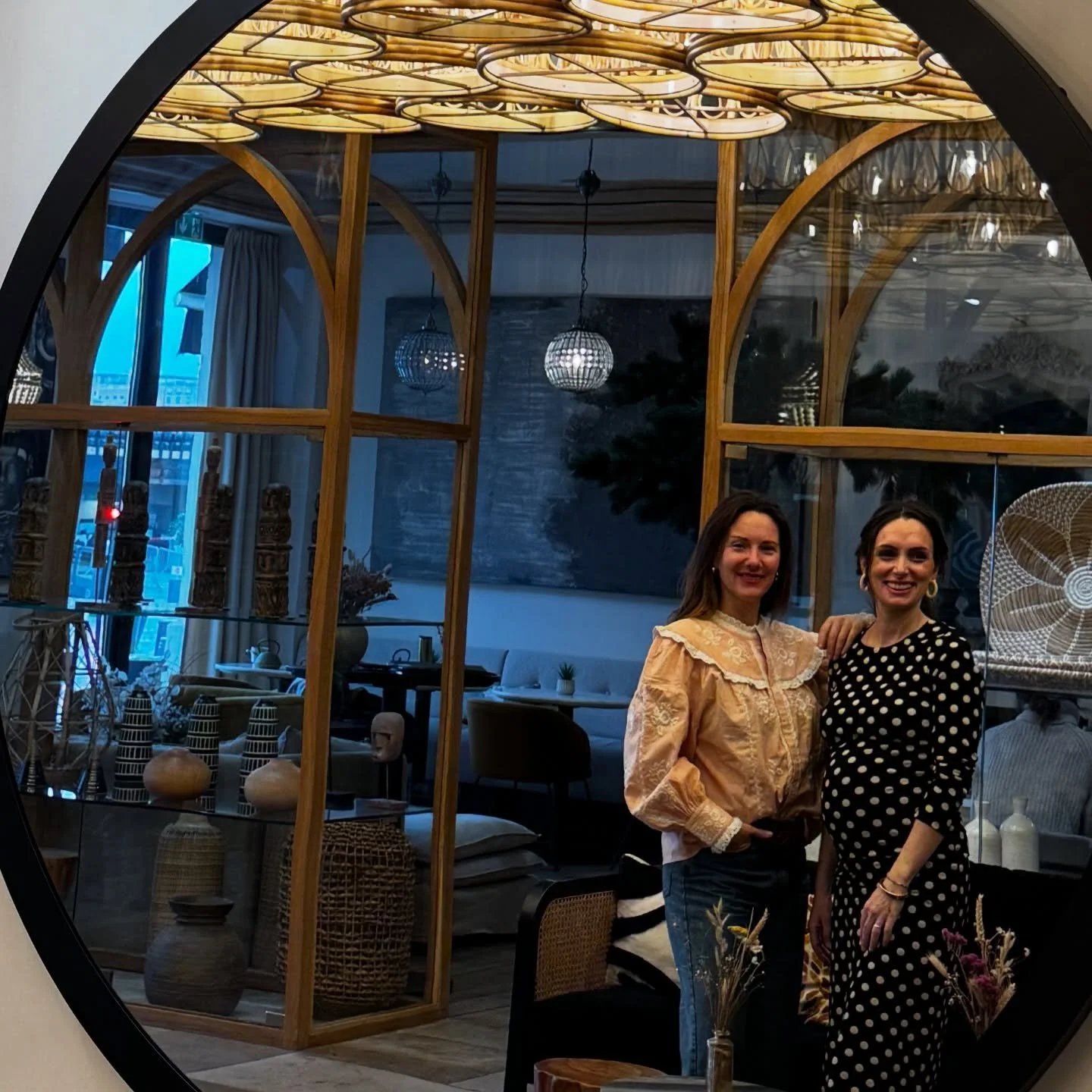 ☀️36h &agrave; Marseille pour bosser ensemble. C&rsquo;est incroyable l&rsquo;&eacute;nergie que notre duo d&eacute;gage ! C&rsquo;est un vrai ping-pong d&rsquo;id&eacute;es entre nous deux. 

Voil&agrave; notre programme des semaines &agrave; venir 