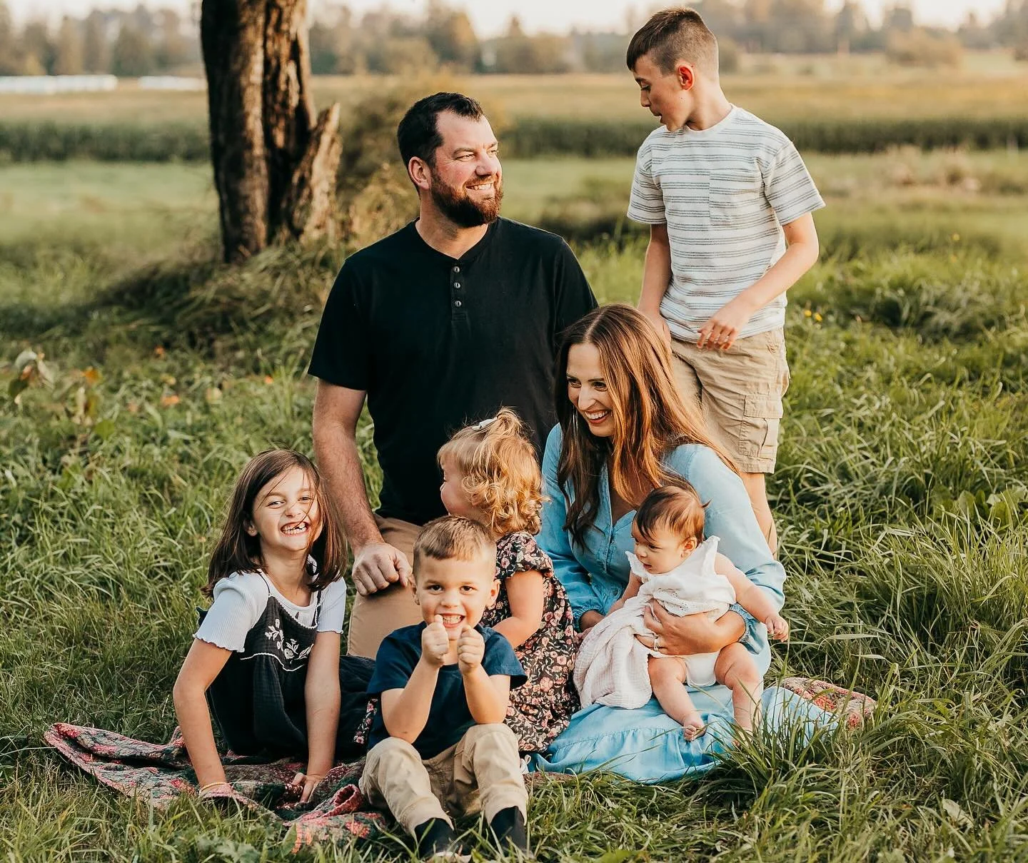 New on the blog&mdash; how I love to embrace the chaos. Here I offer a peek into how I approach my family sessions, which is shaped by how my friend @beedalgetty artfully worked with my own family&rsquo;s dramatic photography session years ago. Link 