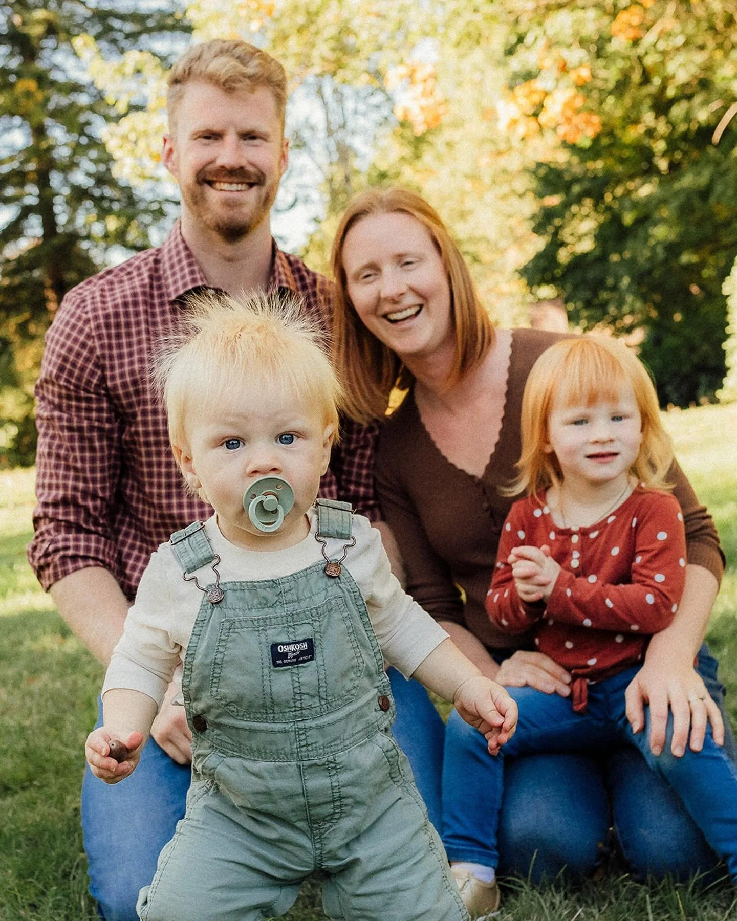 A beautiful fall afternoon in Fort Langley was the perfect setting for this extended family session, and the few passing trains were just icing on the cake (if you know, you know!). I had a blast photographing this family and it was so special to wit