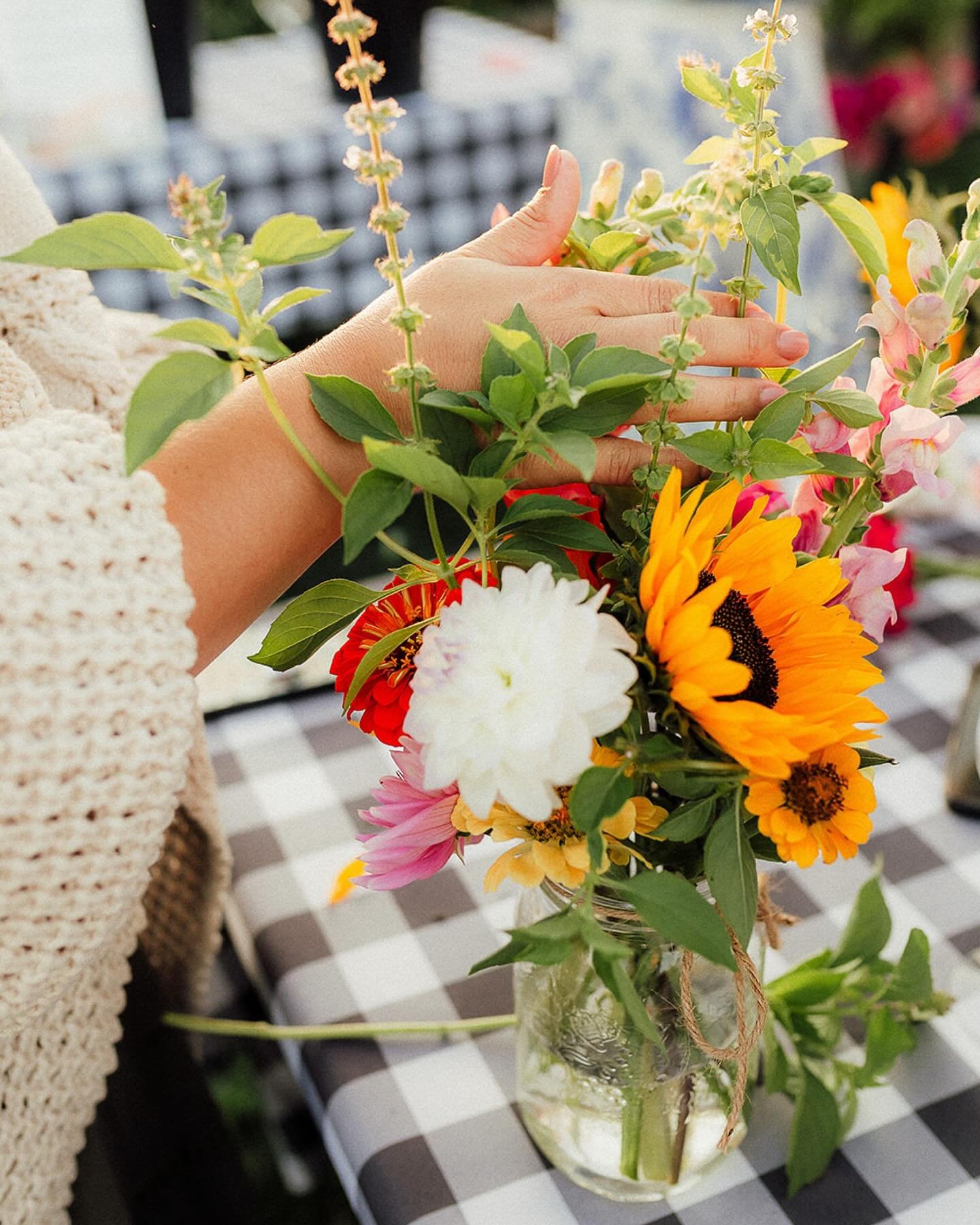 Sharing some different content today! Last month, I had the pleasure of going to the @thefrequencyfarm_ and documenting two evenings with Brea. Bouquets were made, lobster was eaten, and bees were caught napping in the flowers. It was all so lovely! 