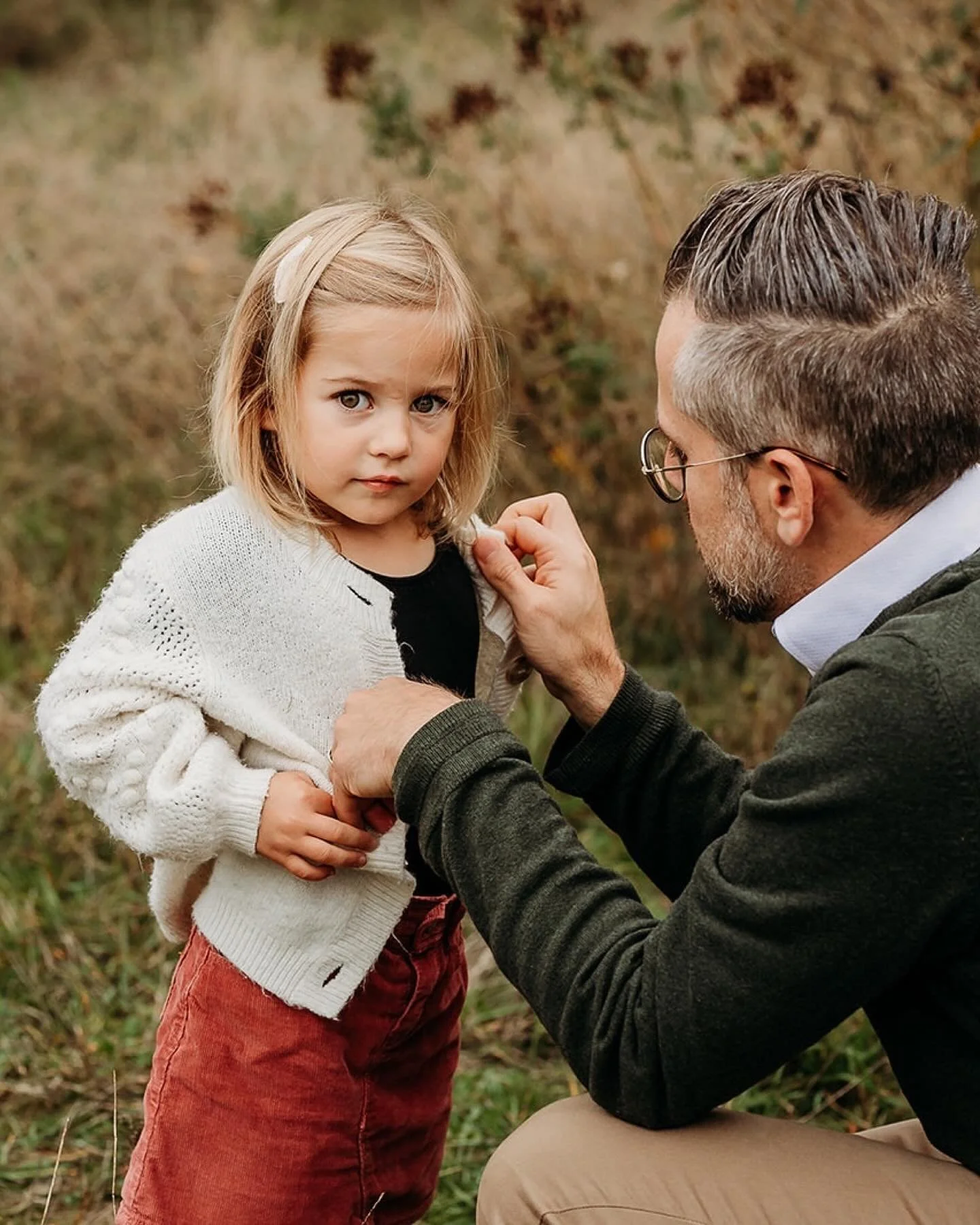 I&rsquo;ve been slowly catching up on my blog, and with the hint of fall in the air, I&rsquo;ve been going back to some sessions from last year. You can see more of this beautiful family here or at the link in bio:  https://hiddenlivesphotography.ca/