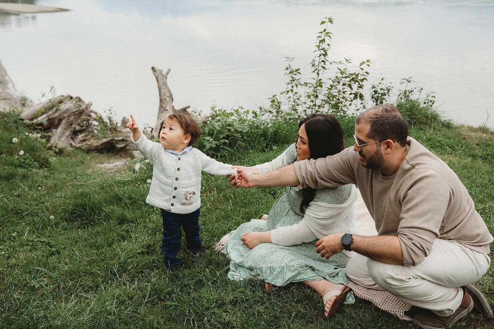 Fraser Valley Maternity Photographer | Spring Maternity Session in Chilliwack, BC | Hidden Lives Photography