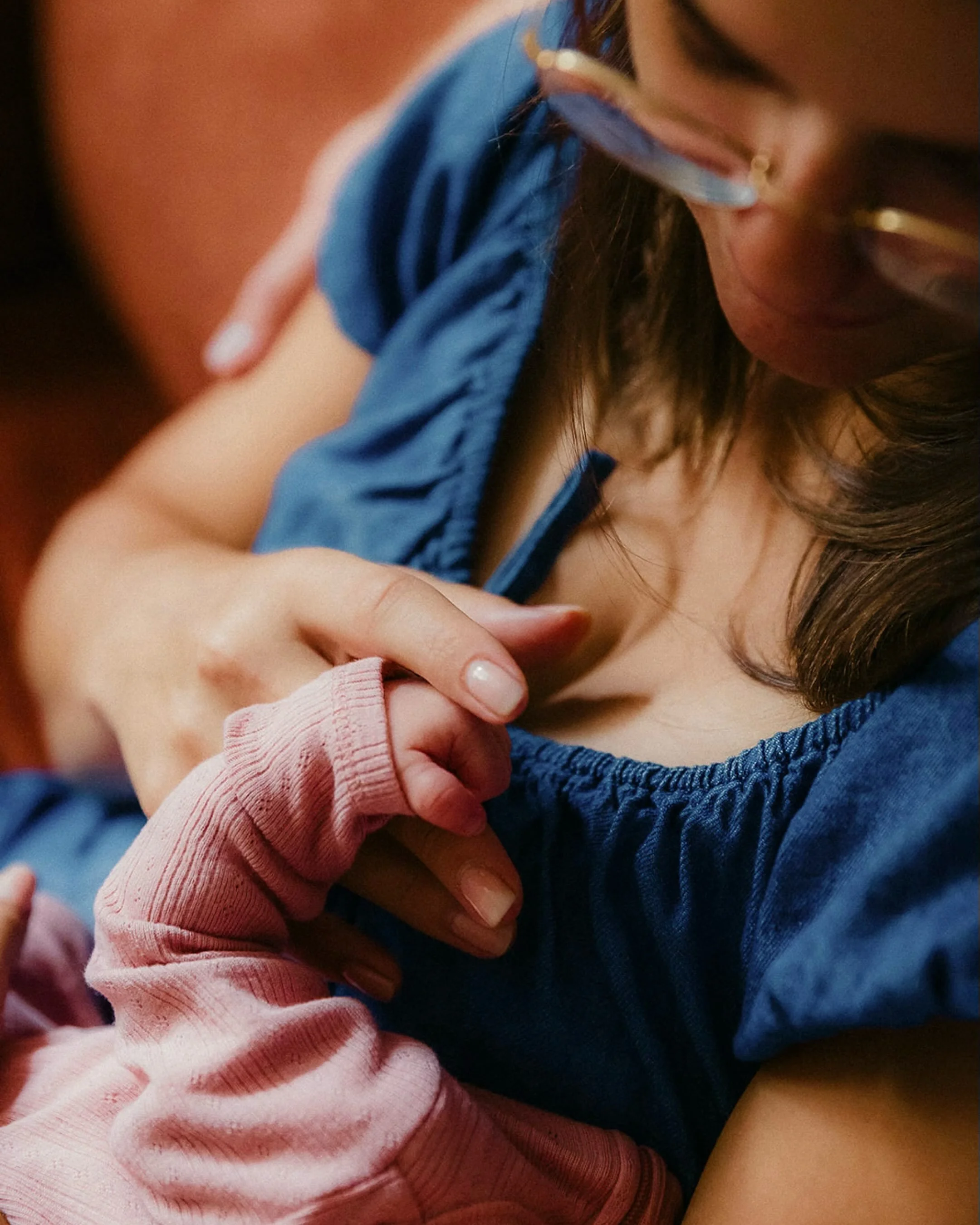 I love documenting a quiet morning at home with a family soaking up the all too quickly passing newborn days. There is something so sweet and so unique about these sessions. Every family and every home is different, and the tenderness is always overf