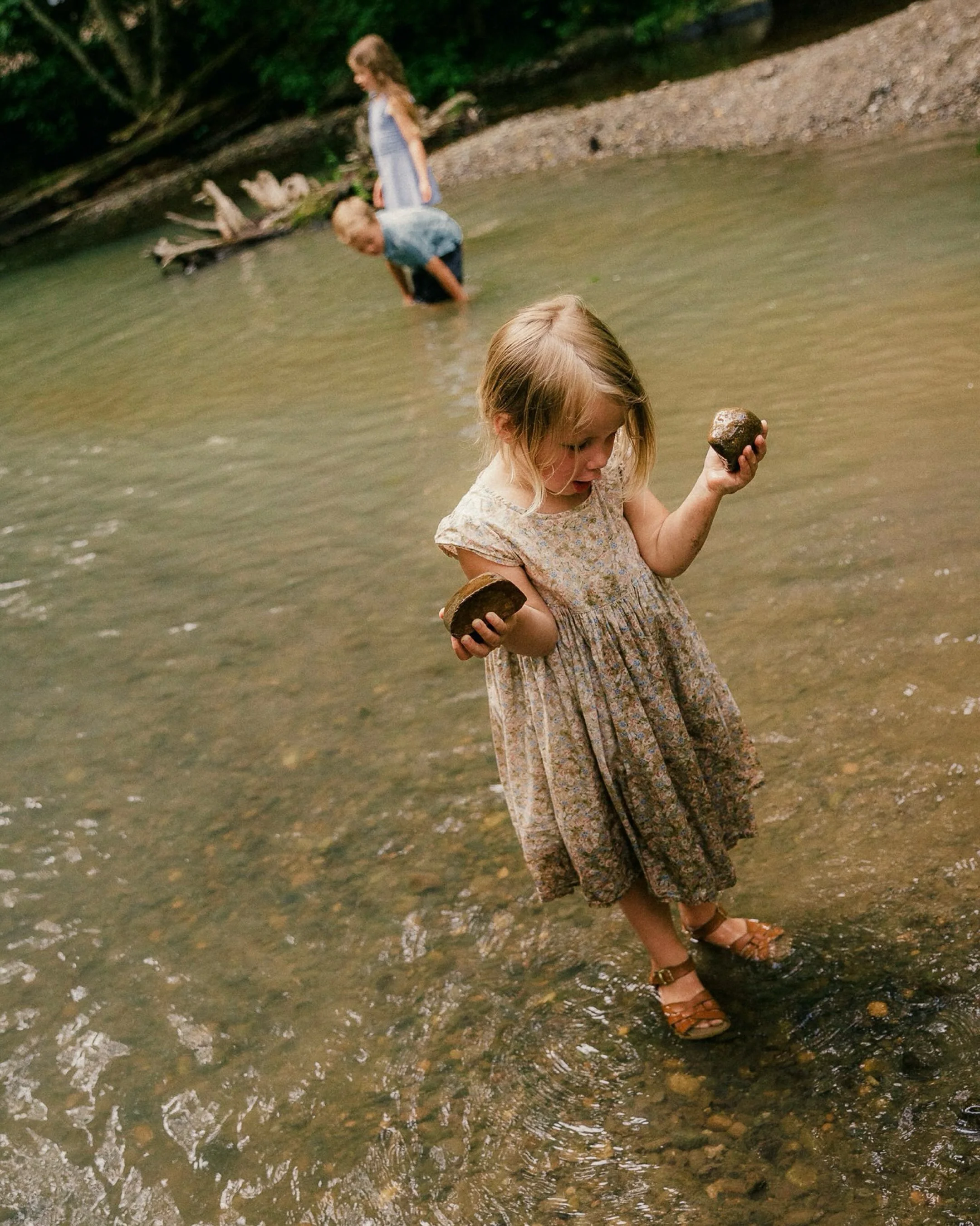 Family photos that feel like you: an adventure at one of your favorite summer spots, doing what your kids love and will always remember.

Photographer, family photos, family photographer, Abbotsford photographer, Abbotsford family photographer, Frase