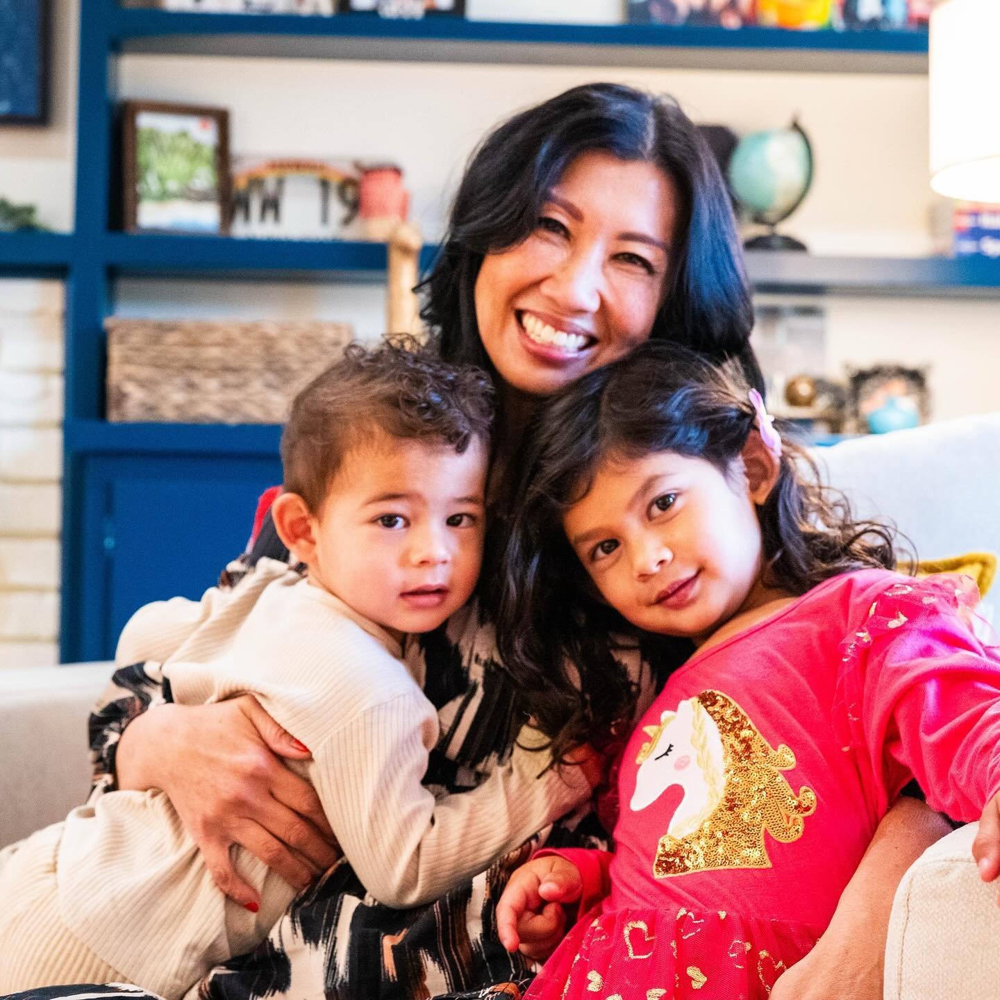 Snuck in one last holiday family shoot for 2024! ✨

Swipe to see my special assistant in the last pic 🦌🎄

#familyphotography #bayareafamilyphotographer #bayareaphotography #familyphotographer