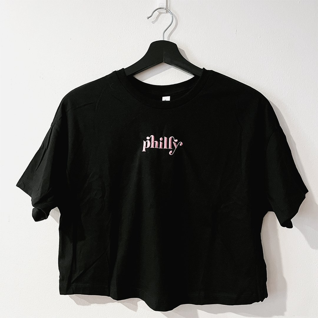 🖤🤍✨EMBROIDERED CROP TOPS ✨🤍🖤

Show Philly some love with attitude in our 'Philly' embroidered crop tops! Whether you&rsquo;re on a coffee run, need a quick fit, hitting up a local spot, or just loungin&rsquo; around, these crop tops bring that pe