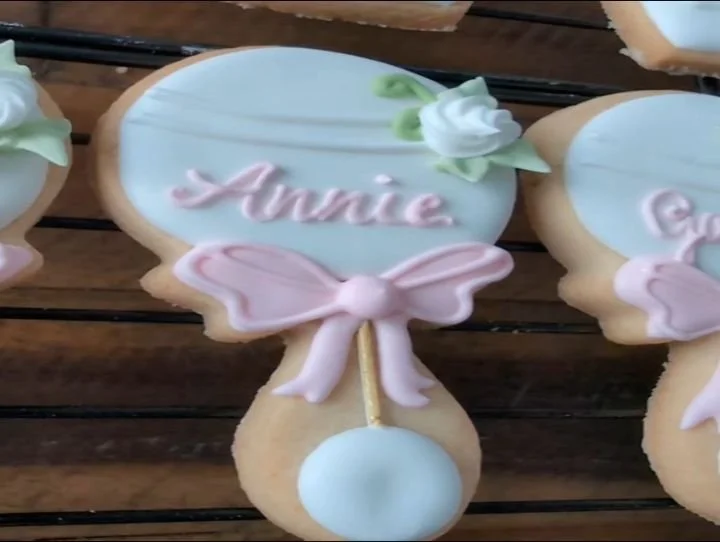 Now accepting small cookie orders-details to come❤️🍪🍼👶🎀

#ct #ctsmallbusiness #ctweddings #baby #babyshower #cookies #customcookies #cookiedecorating #ctflowers #ctevents #eventdecor #weddingdecor #babygirl #cookiefavors #jdoccasioncreations