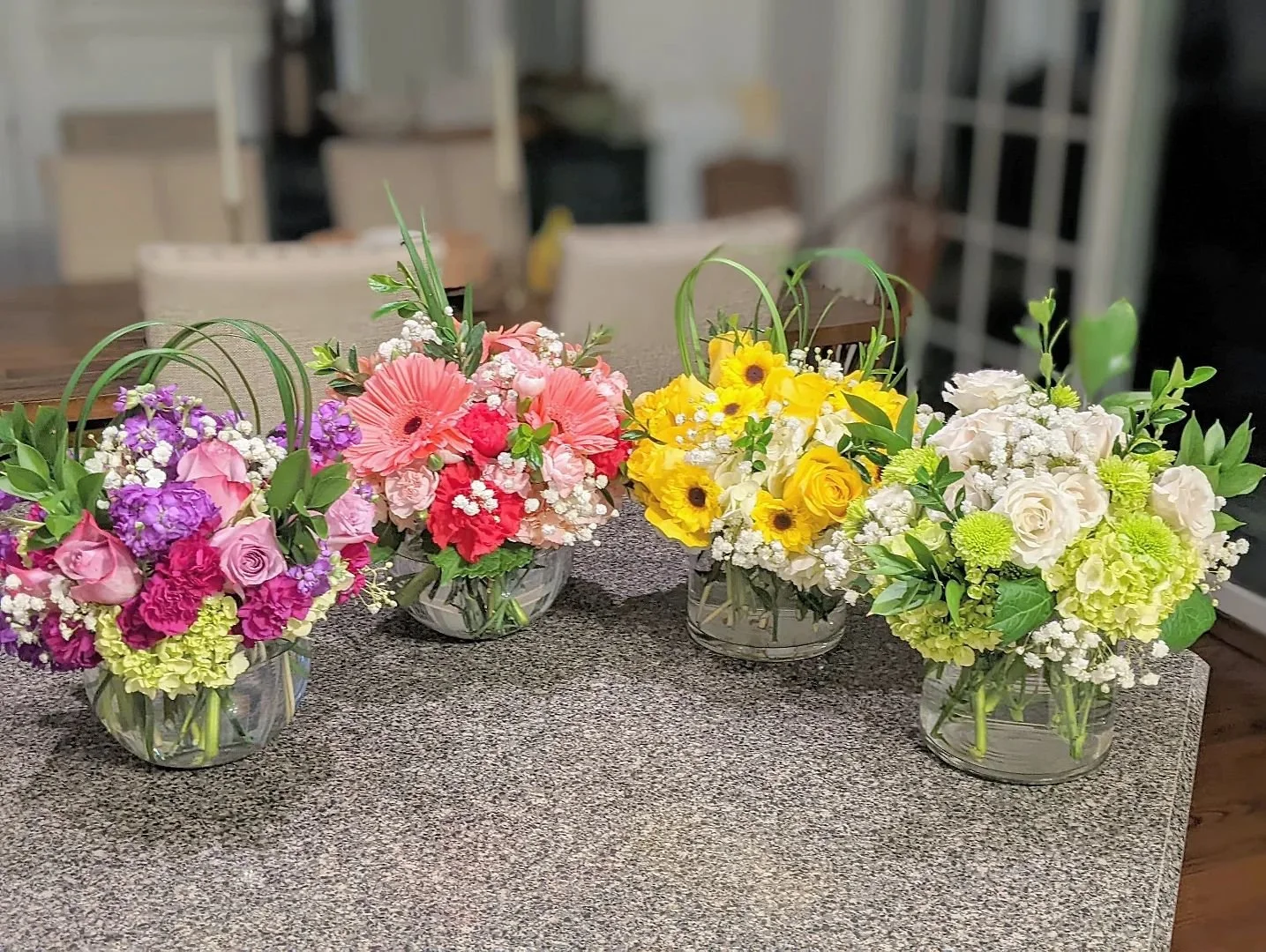 Small size bouquets❤️💐

#ctflowers #ct #ctsmallbusiness #floral #floralarrangement #flowercenterpiece #flowers #jdoccasioncreations