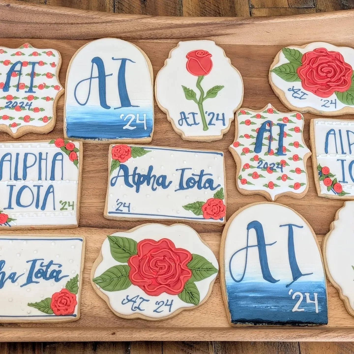 Special requests ❤️💙🌹

#cookiedecorating #cookiefavors #cookies #ct #ctsmallbusiness #jdoccasioncreations #party #partyfavors #redrose #rose #sorority