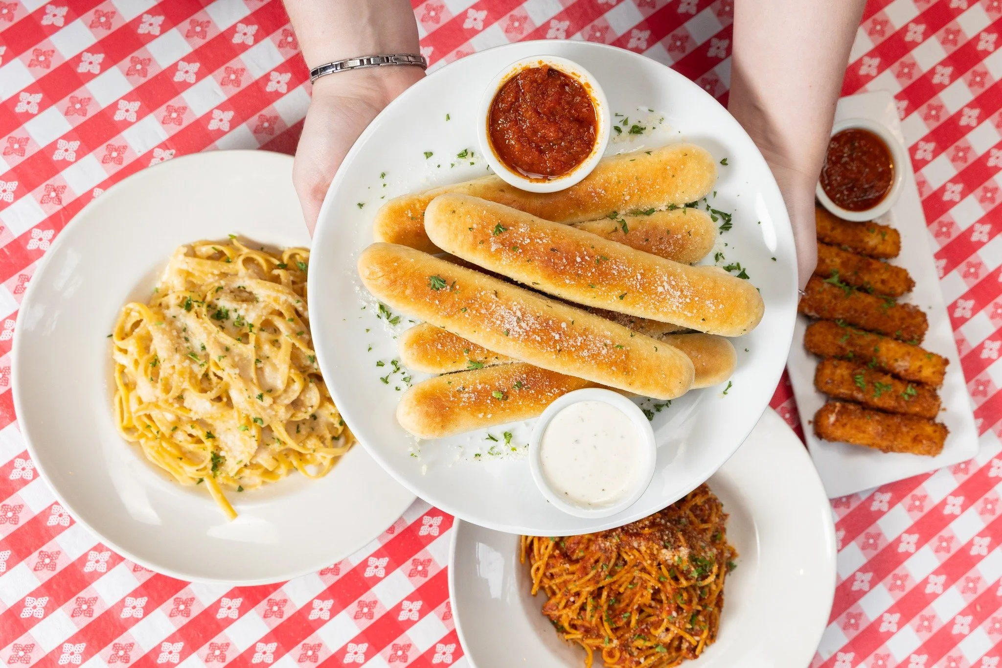 There&rsquo;s more to Gino&rsquo;s than legendary deep dish.

From cheesy hand-rolled mozzarella sticks to buttery garlic breadsticks, from rich fettuccine alfredo to classic spaghetti marinara&mdash;our menu goes way beyond the slice.

Come hungry, 