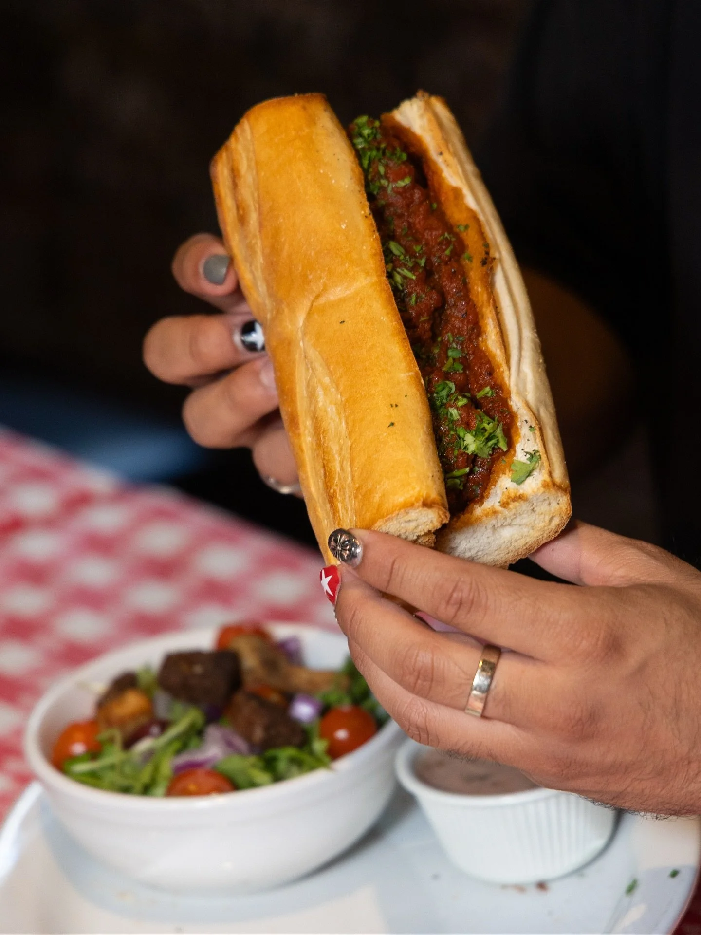 Chicago weather got you bundling up?
We&rsquo;ve got the cure: Meatball Sub, Minestrone, crispy Calamari and Fettuccine Alfredo&mdash; all the comfort, no coat required. 🧡

.

.

.

#GinosEast #ComfortFoodSeason #ChicagoEats #DeepDishAndMore #ChiTow
