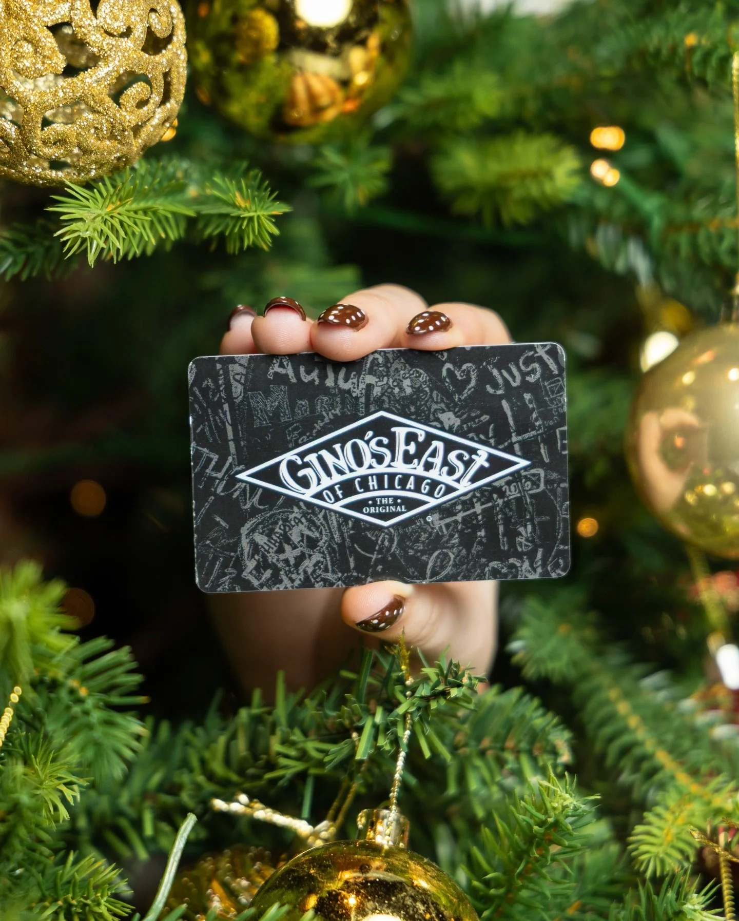 Give the gift of Gino&rsquo;s. 🎁🍕
Deep dish, thin crust, mozz sticks, beer &mdash; it&rsquo;s the kind of gift that never misses.
Gift cards are available for the season!

.

.

.

#GinosEast #GiftCardSeason #GinosGiftCard #GiveTheGiftOfGinos #Chic
