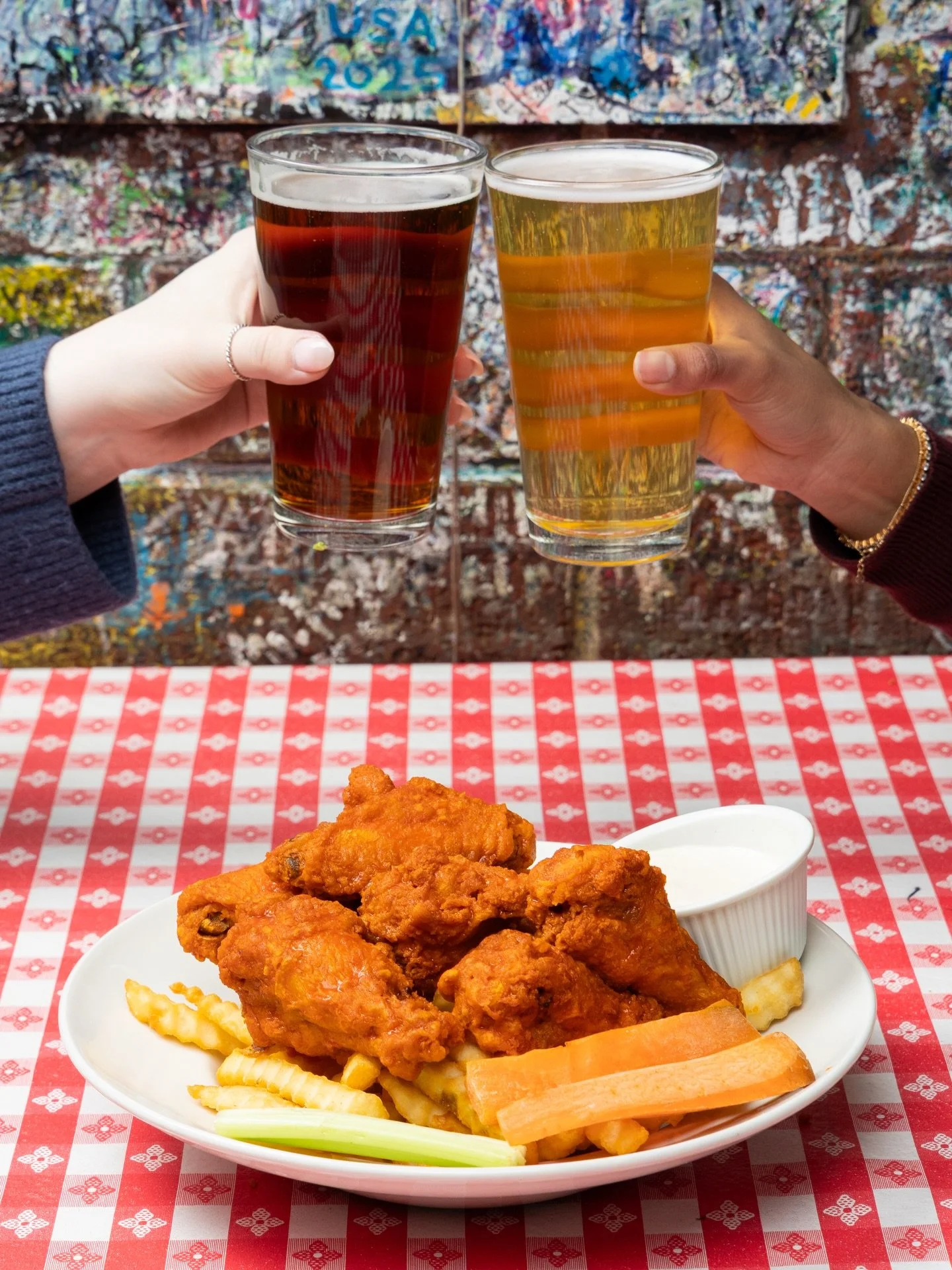 Super Bowl Sunday calls for the classics. 🏈🍗
Jumbo wings, crispy fries, cold beers, and all the dipping sauces &mdash; because no one&rsquo;s here for a small spread.

Who are you cheering for, and what sauce are you grabbing first?

.

.

.

#Supe