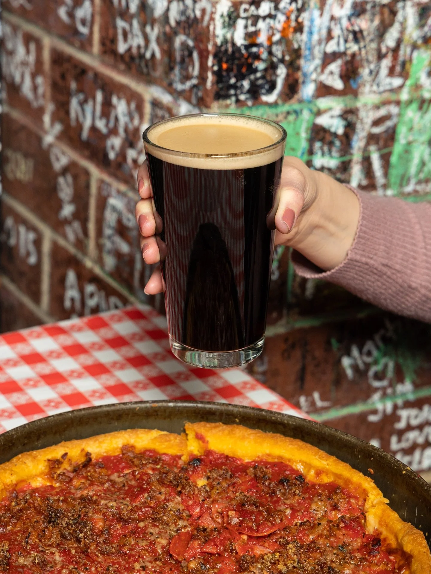 Cold beer. Golden crust. No wrong order. 🍕🍺

Whether you&rsquo;re reaching for a crisp lager, something darker, or just here for the deep dish&mdash;this is the kind of combo Chicago does best. One slice, one sip, repeat as needed.

.

.

.

#Ginos
