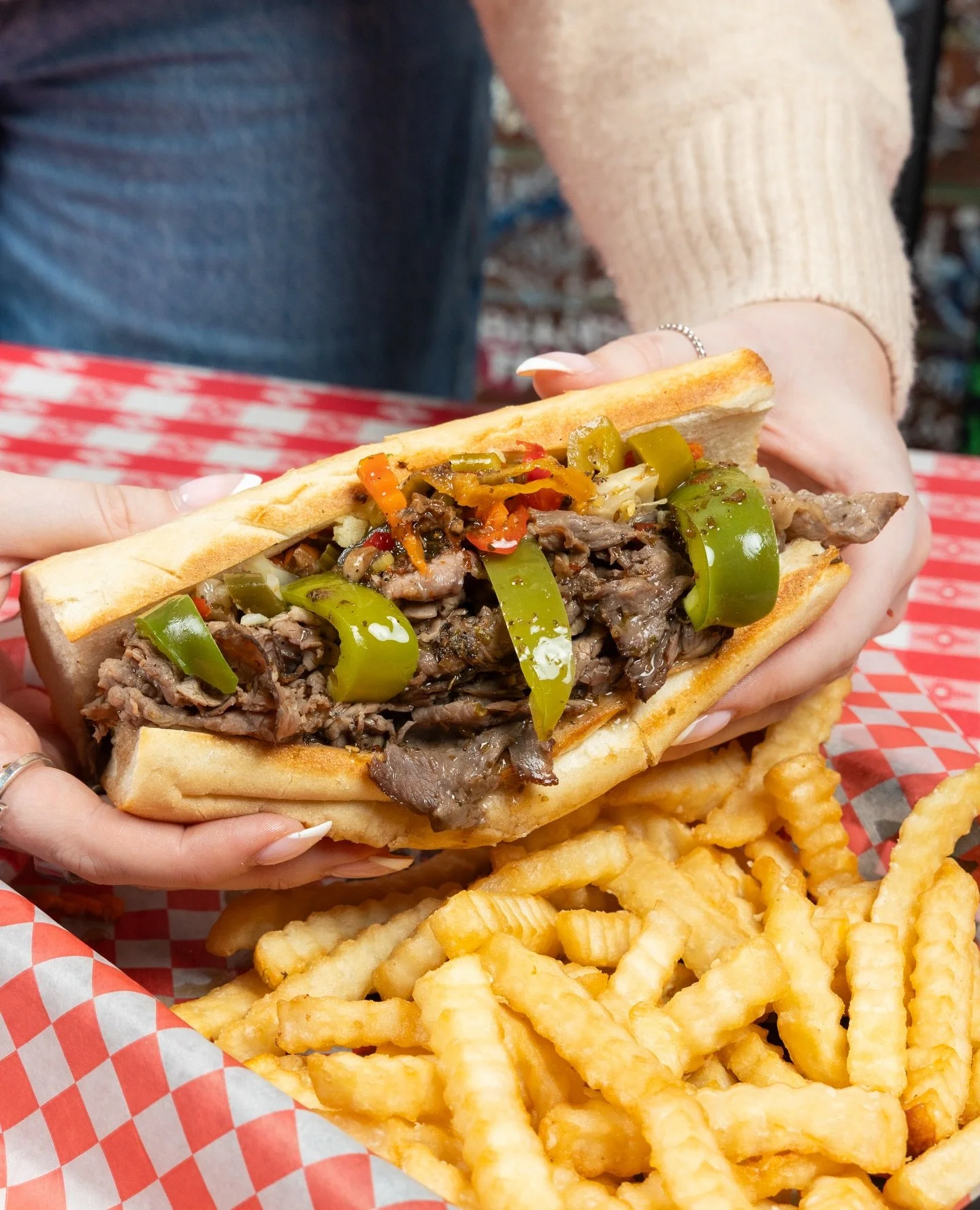Real ones know.

Italian beef, loaded up and fries on the side

.

.

.

#GinosEast #ChicagoEats #ItalianBeef #ChicagoFood #BeefAndFries