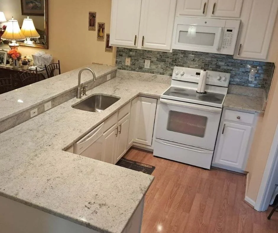 Dreaming of a clean, updated kitchen before the holidays? 
Whether you're in Columbus, Gahanna, Westerville, or anywhere nearby- Hardy Stone is here to help you transform your space with custom countertops that match your style and budget.
✔ Locally
